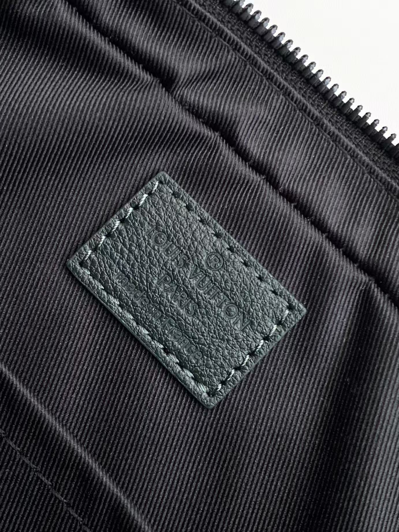 Louis Vuitton Messenger Bag Cow Leather Black M-s