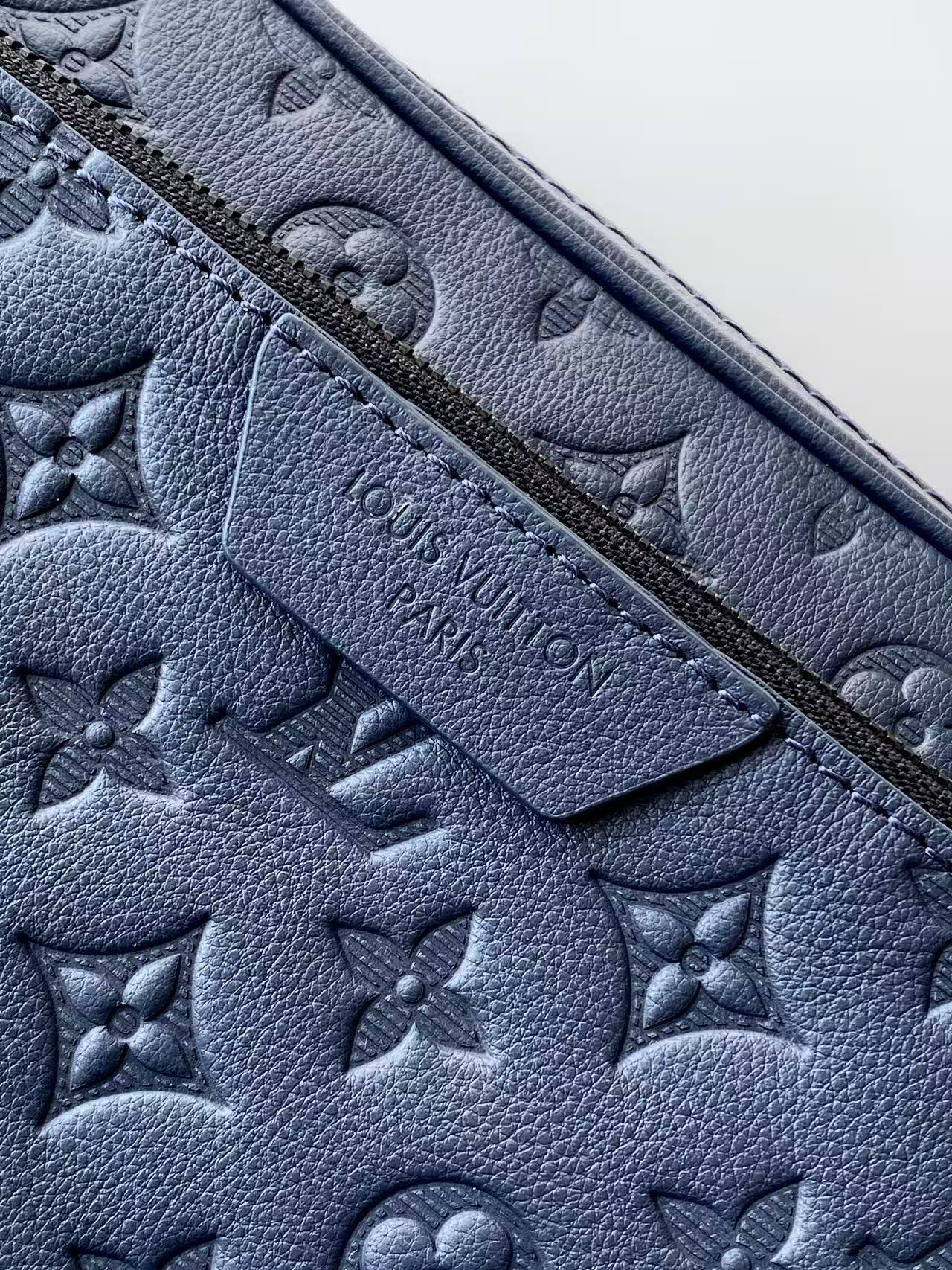 Louis Vuitton Messenger Bag Cow Leather Black M-s