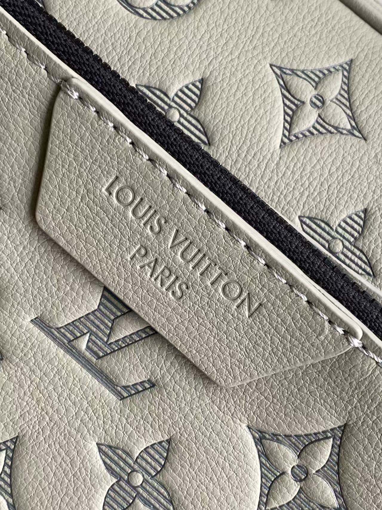 Louis Vuitton Messenger Bag Cow Leather Black M-s