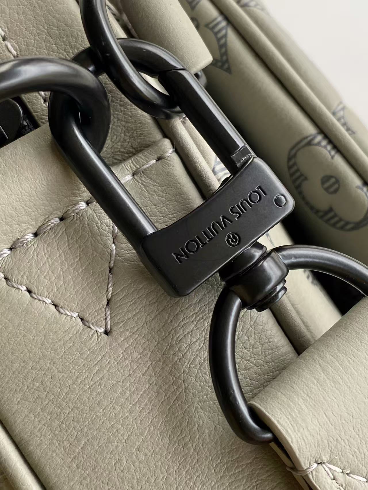 Louis Vuitton Messenger Bag Cow Leather Black M-s