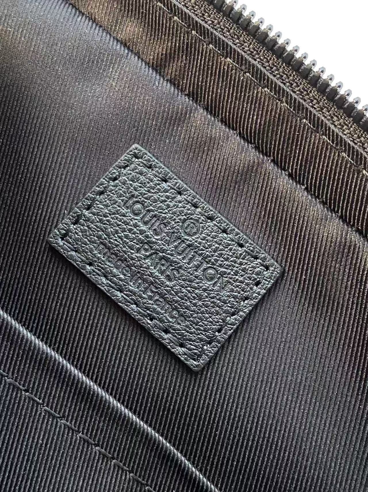 Louis Vuitton Messenger Bag Cow Leather Black M-s