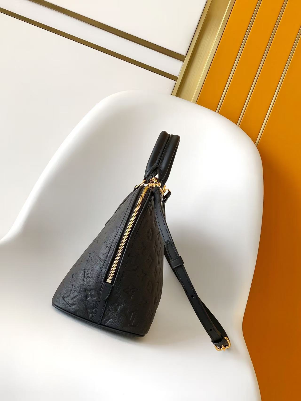 Louis Vuitton Basic Bag Cow Leather M-l-s