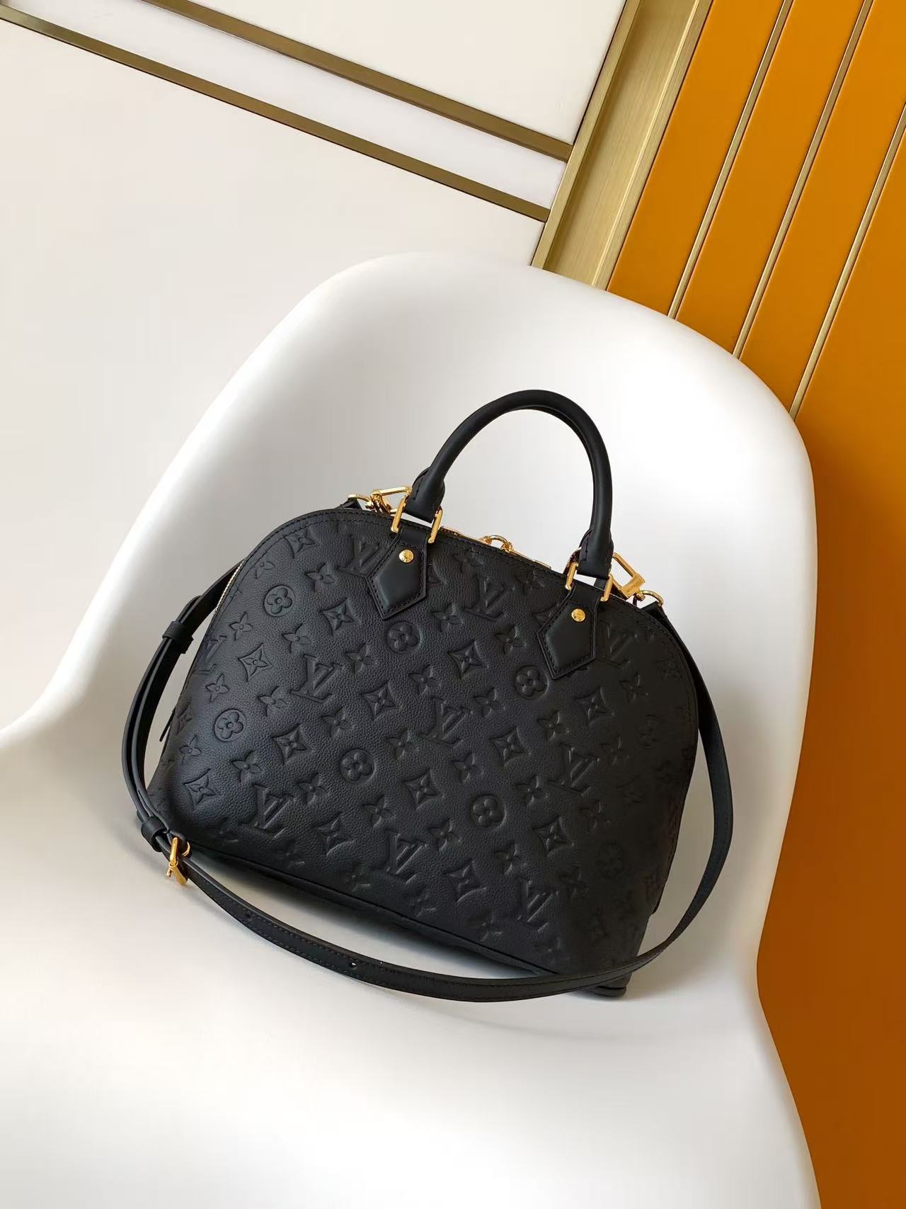 Louis Vuitton Basic Bag Cow Leather M-l-s