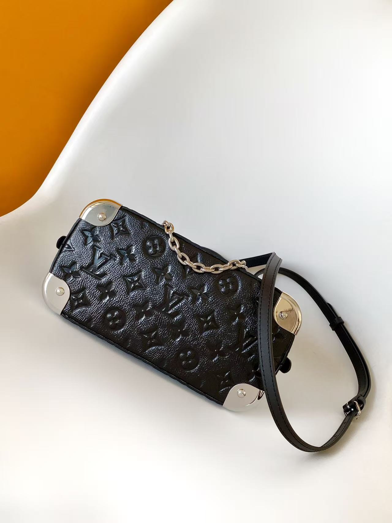 Louis Vuitton Basic Bag Cow Leather M-l-s