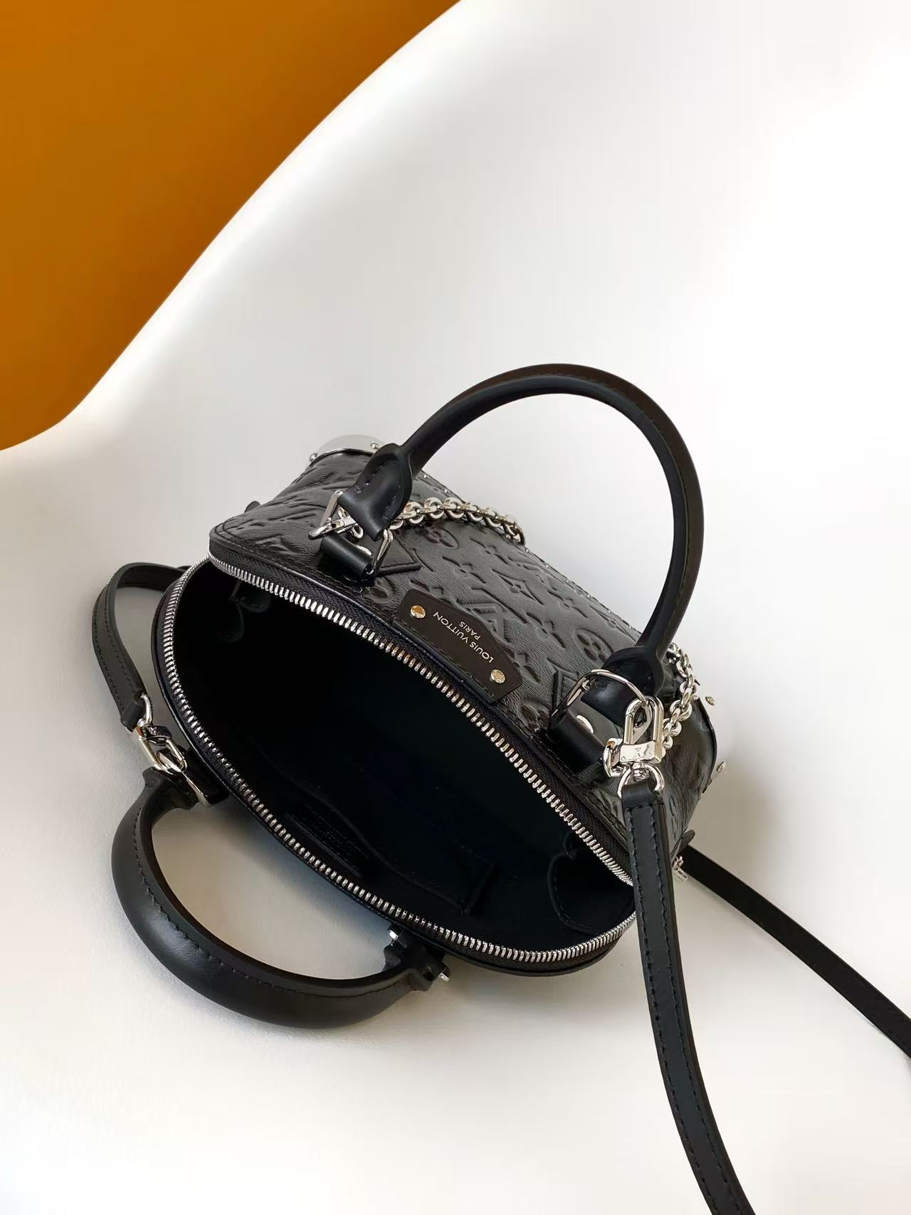 Louis Vuitton Basic Bag Cow Leather M-l-s