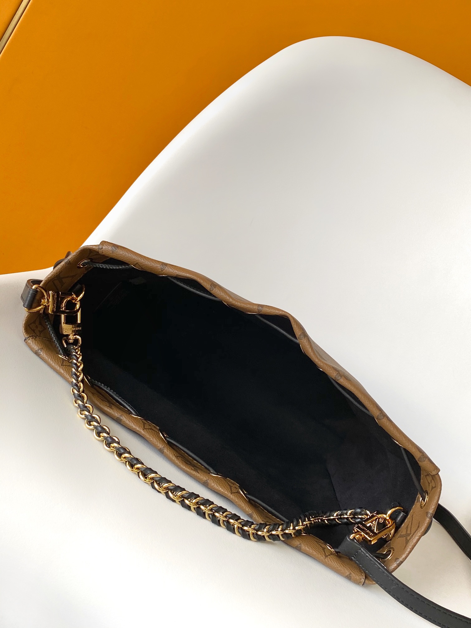 Louis Vuitton Basic Bag Cow Leather M-s