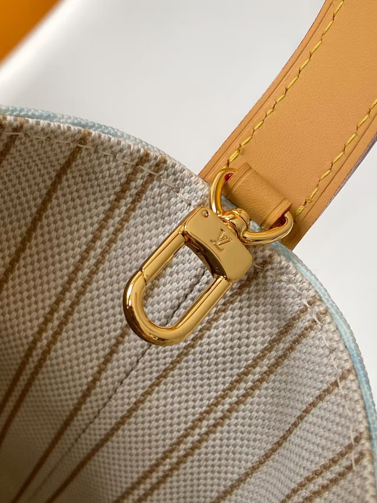 Louis Vuitton Basic Bag Cow Leather M-l