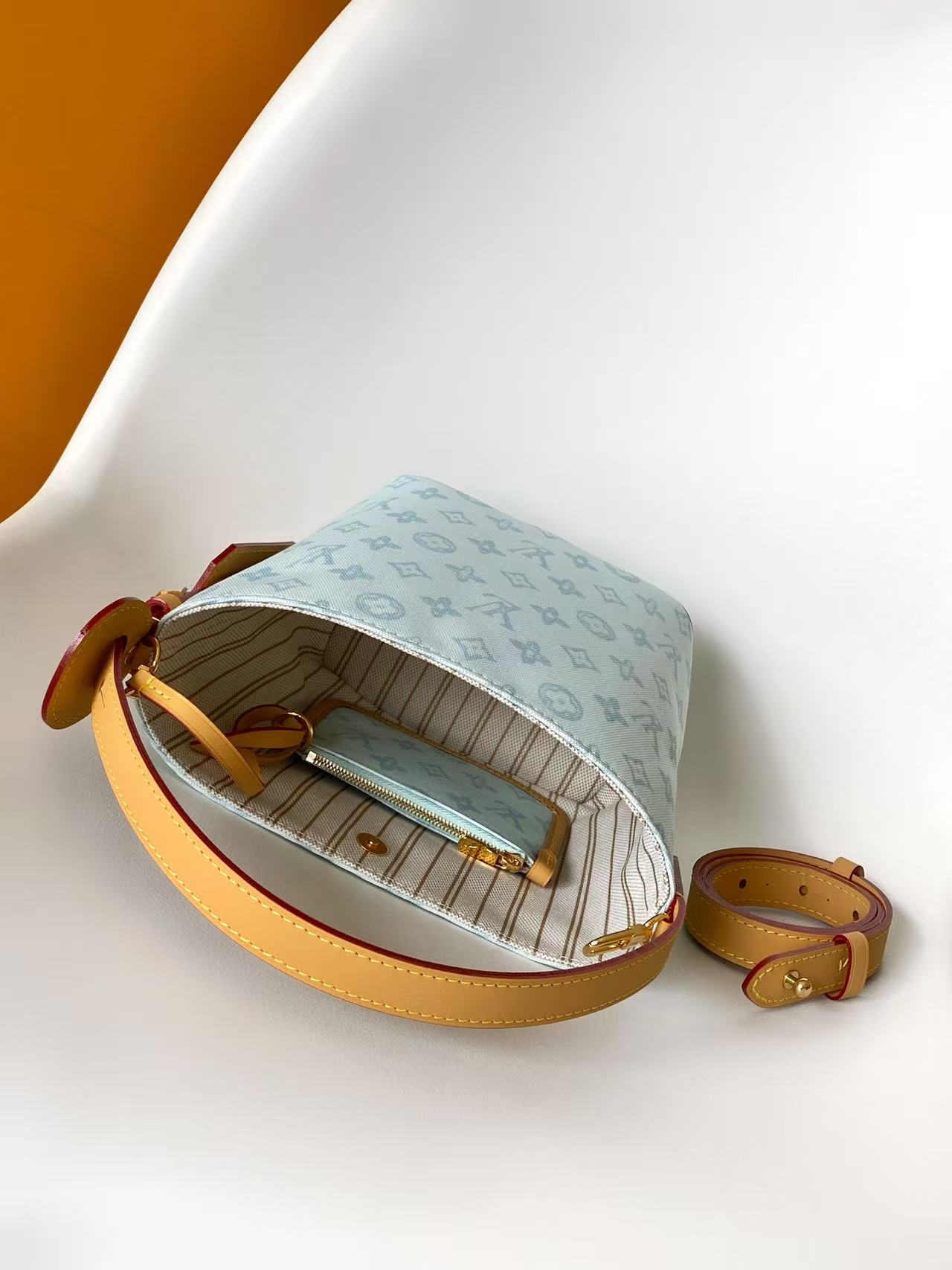 Louis Vuitton Basic Bag Cow Leather M-l