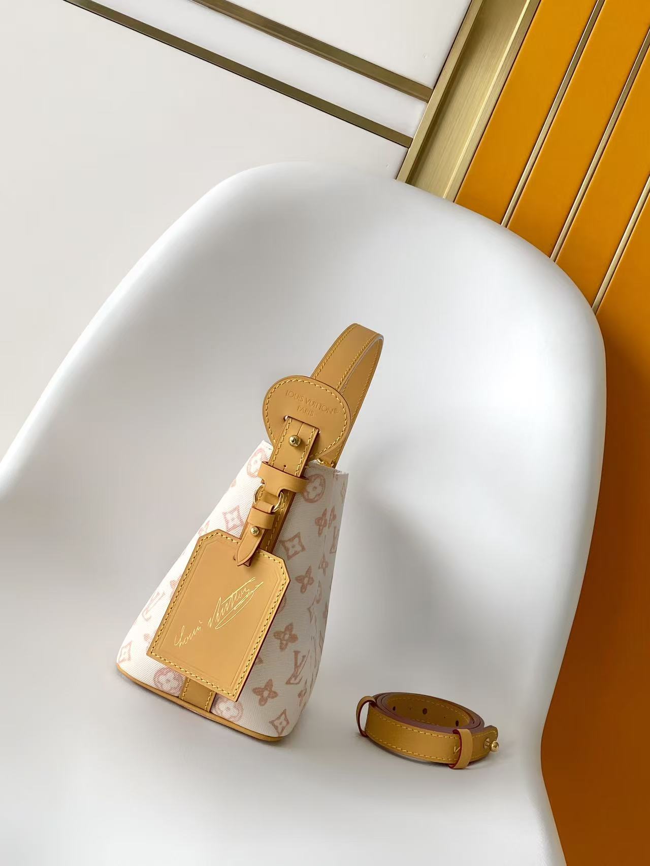 Louis Vuitton Basic Bag Cow Leather M-l