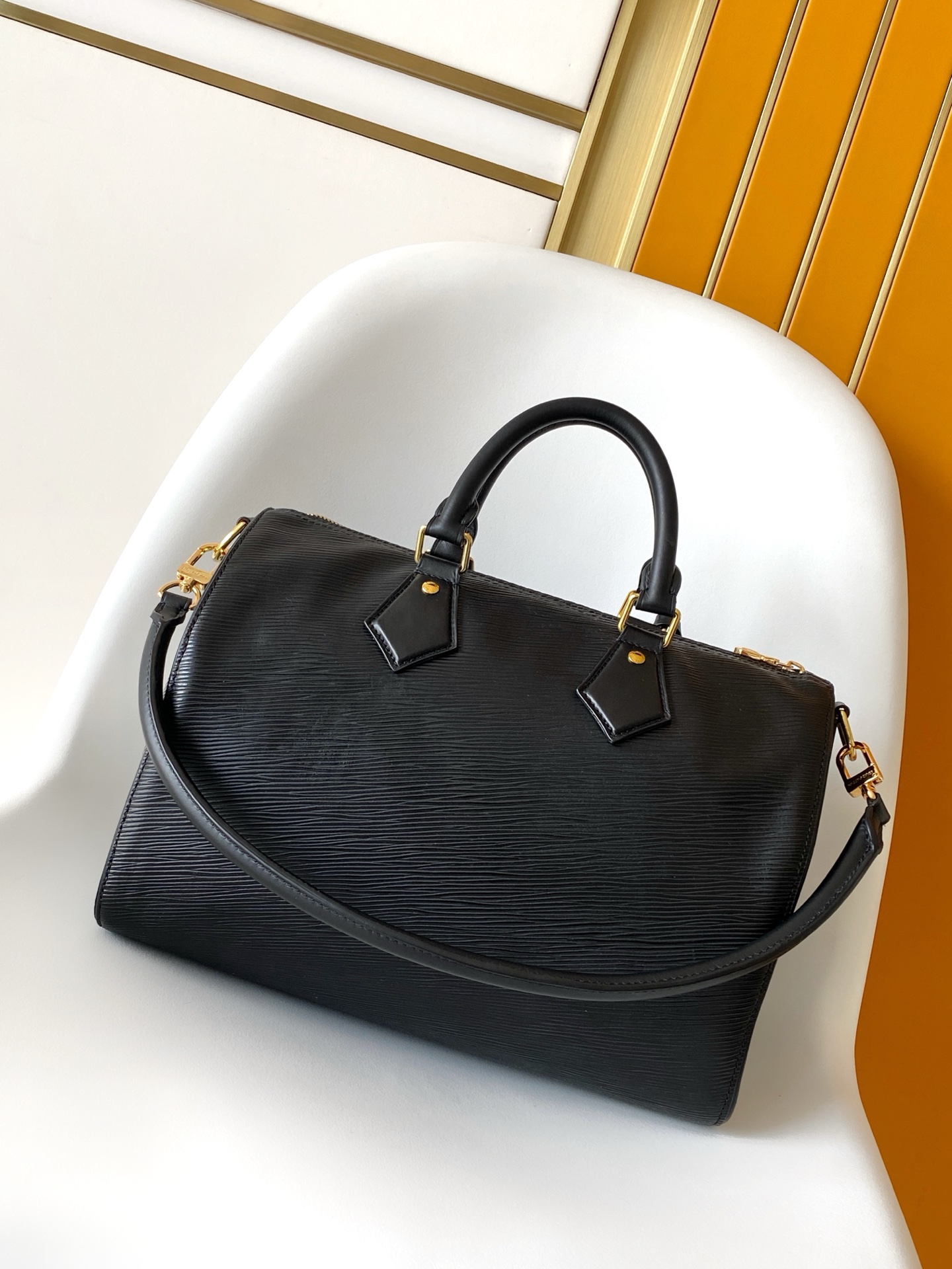 Louis Vuitton Basic Bag Cow Leather M-l-s