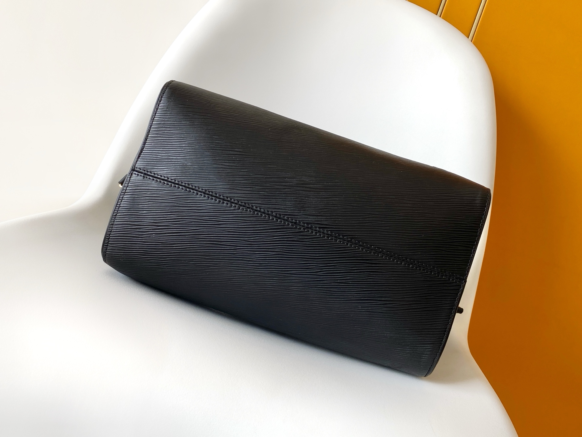 Louis Vuitton Basic Bag Cow Leather M-l-s