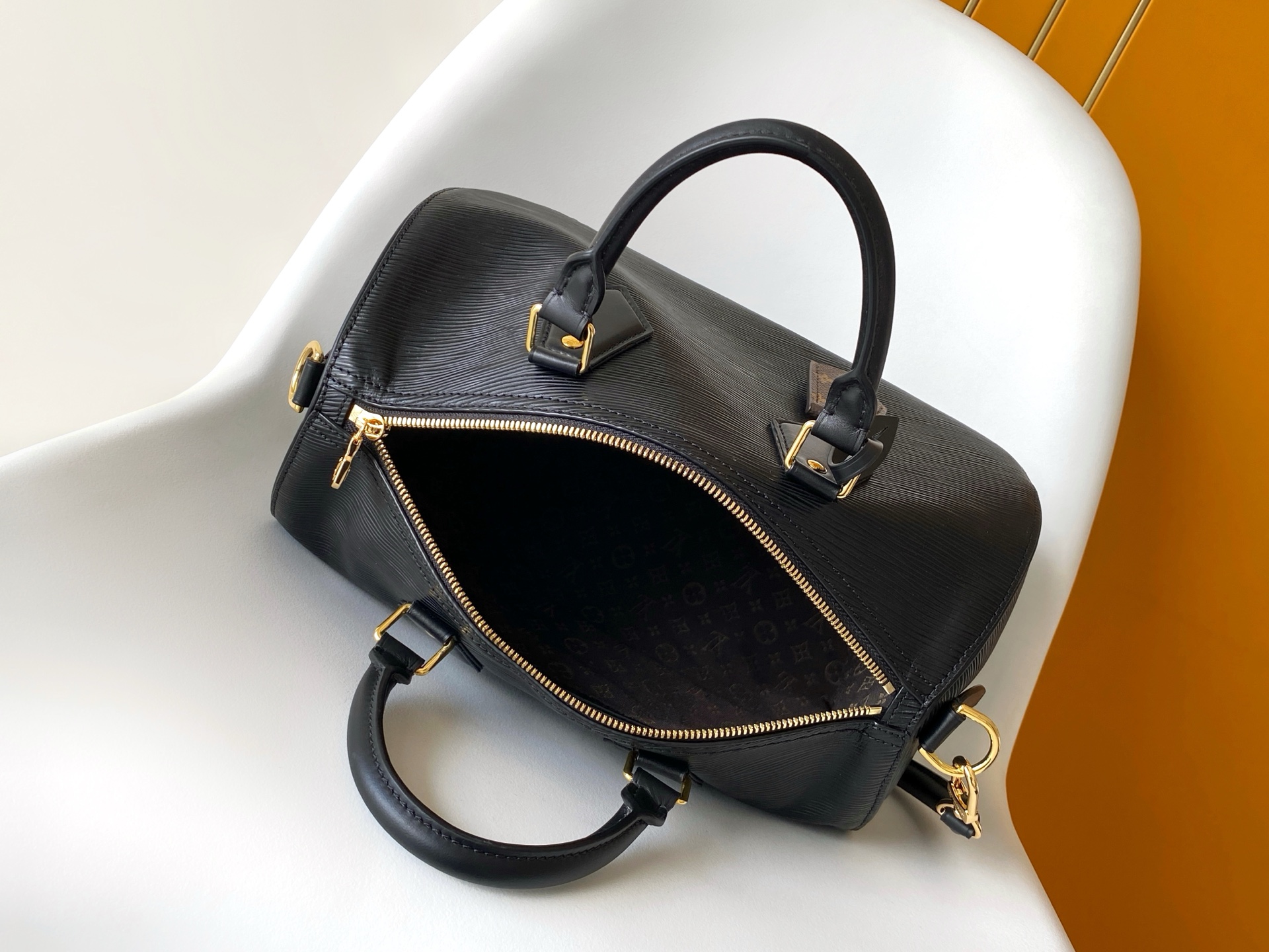 Louis Vuitton Basic Bag Cow Leather M-l-s