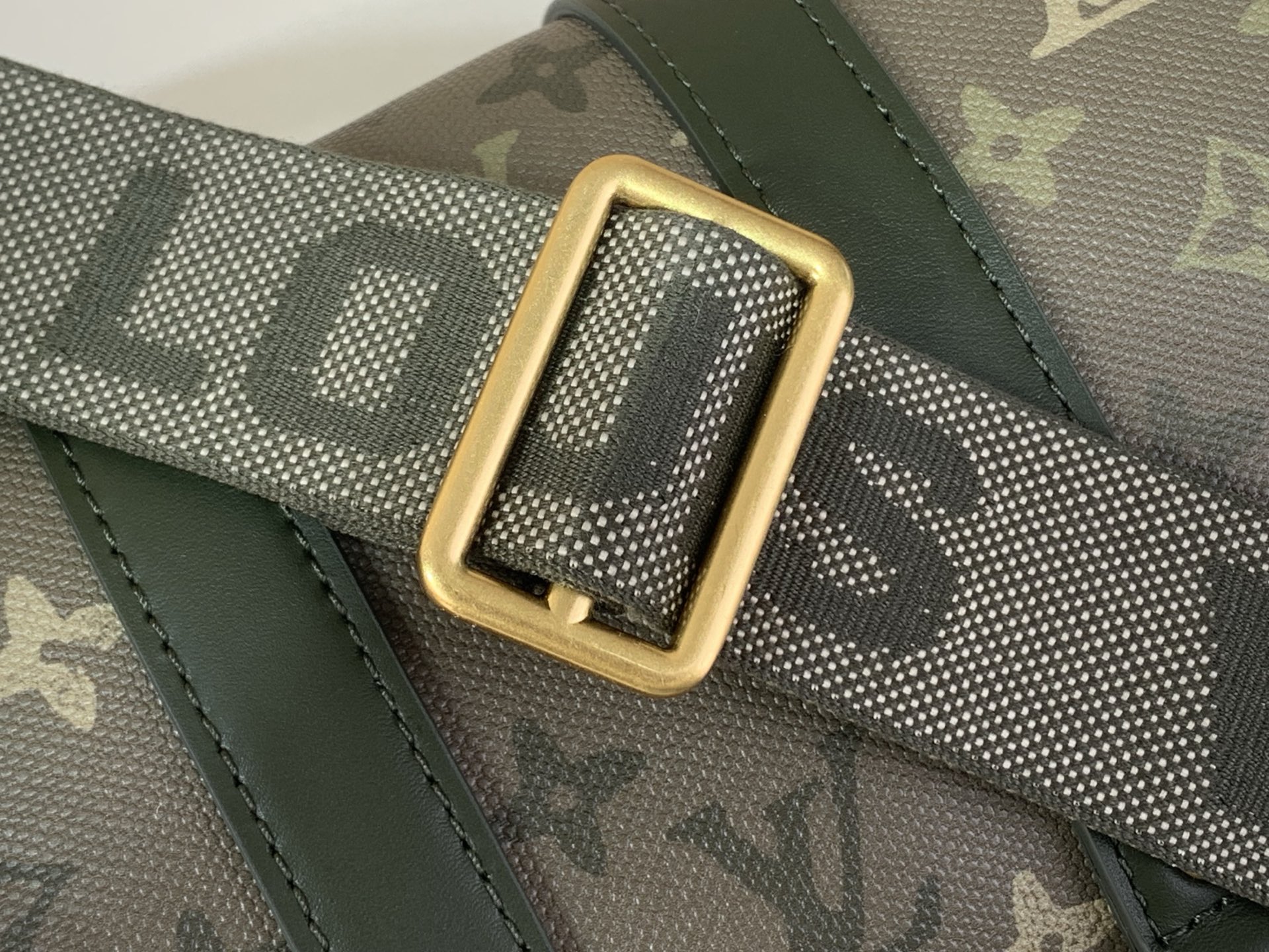 Louis Vuitton Basic Bag Canvas Green M-l-s