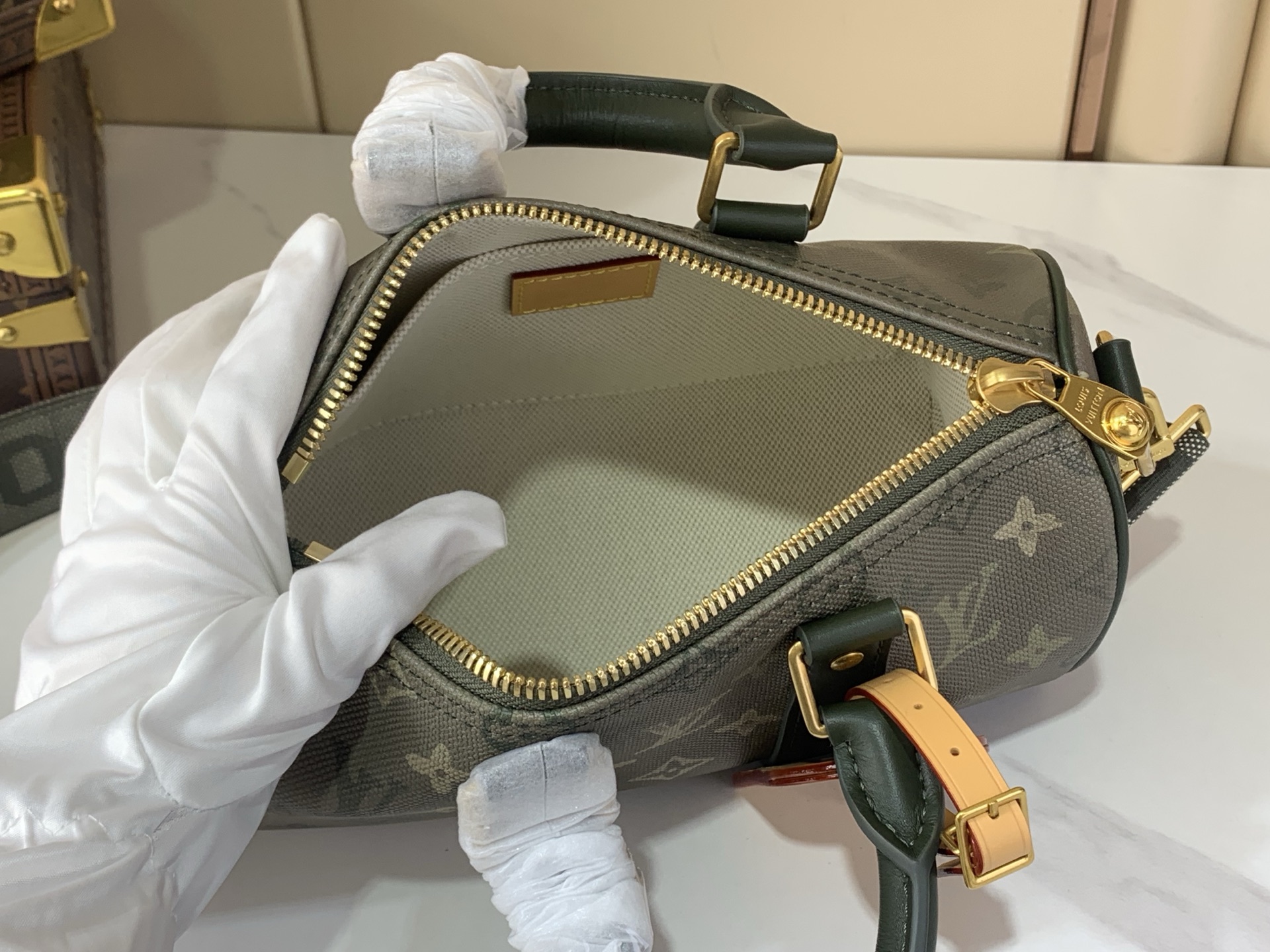 Louis Vuitton Basic Bag Canvas Green M-l-s