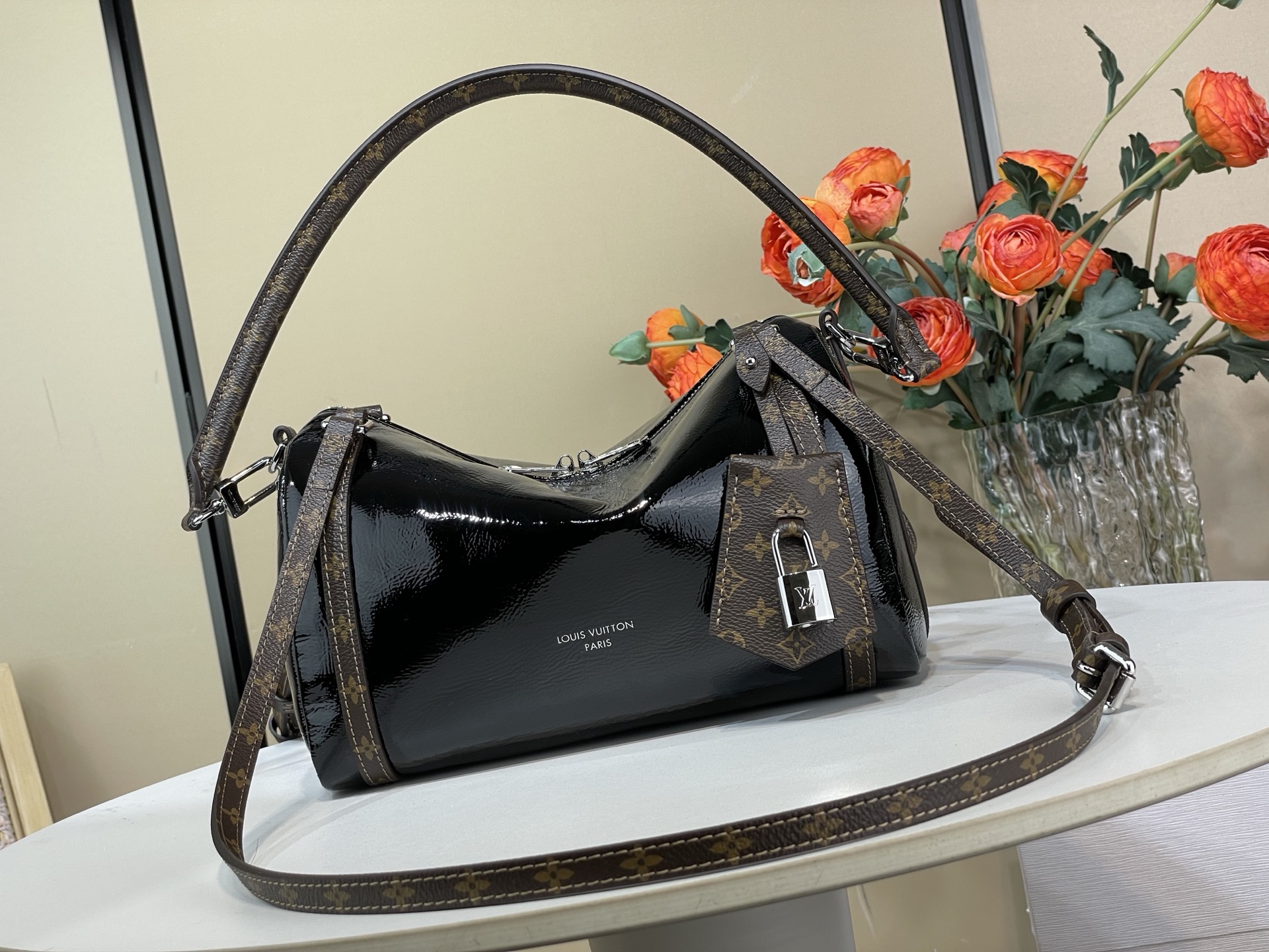 Louis Vuitton Basic Bag Cow Leather Black M-l-s