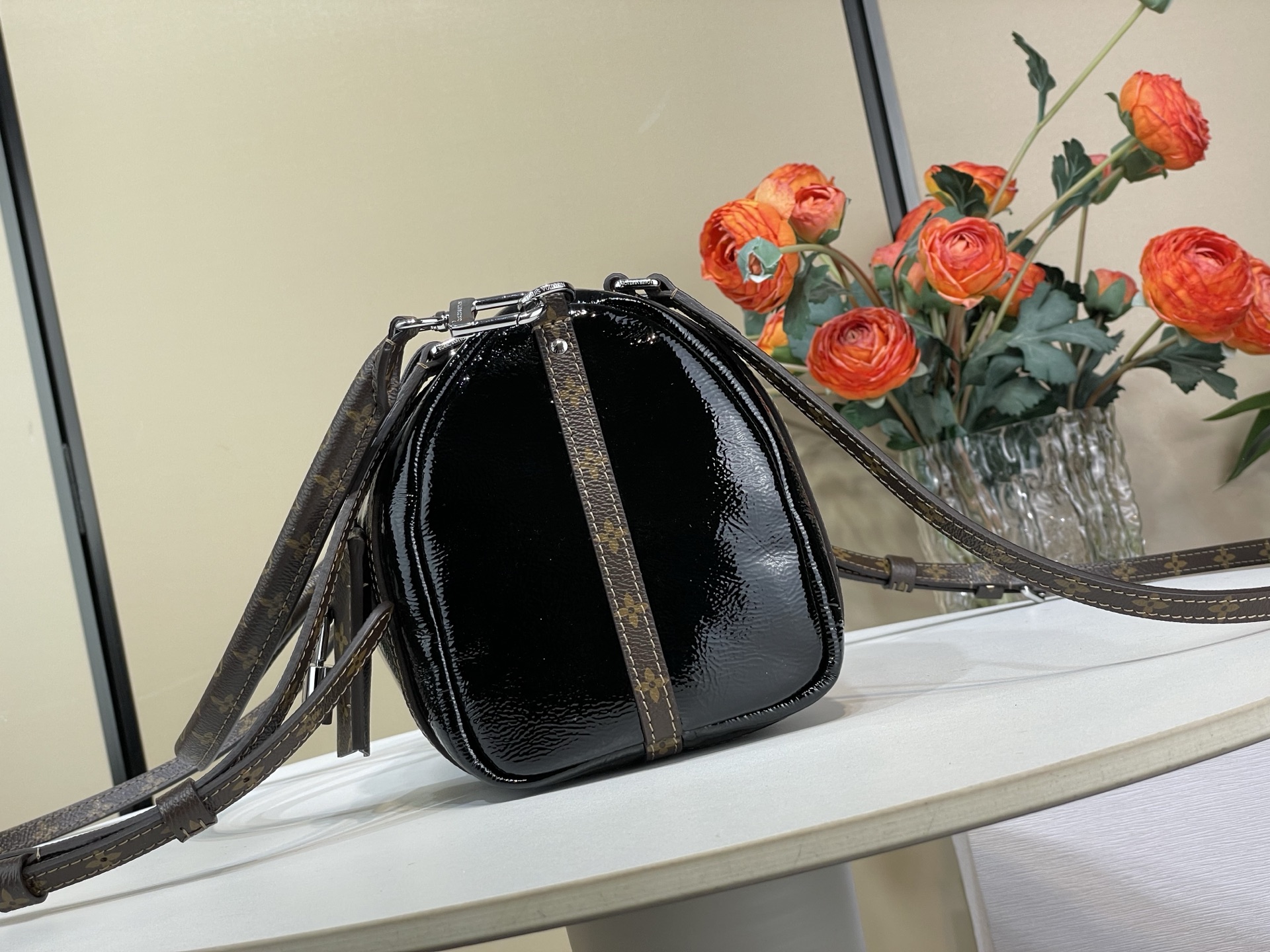 Louis Vuitton Basic Bag Cow Leather Black M-l-s