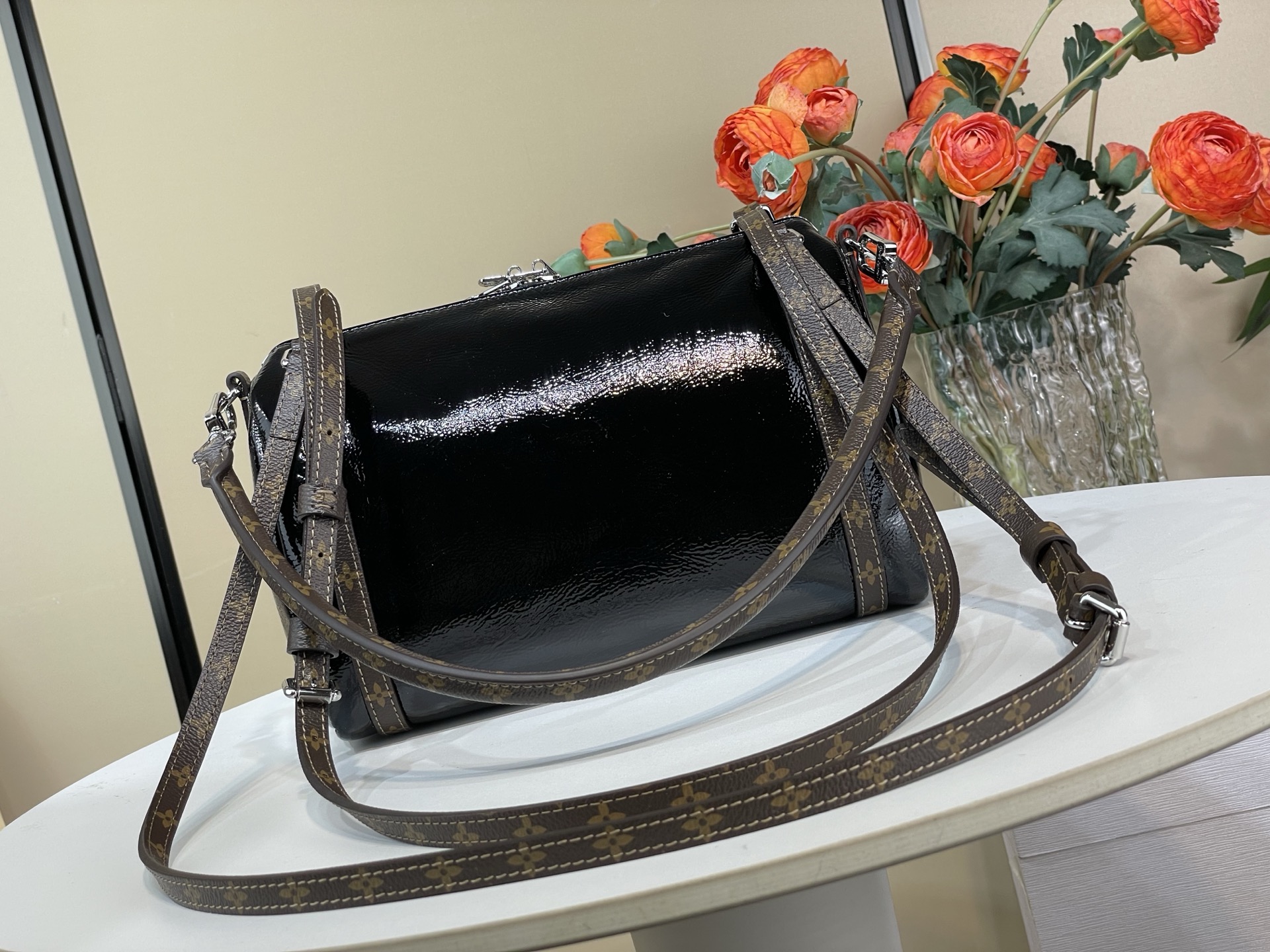 Louis Vuitton Basic Bag Cow Leather Black M-l-s