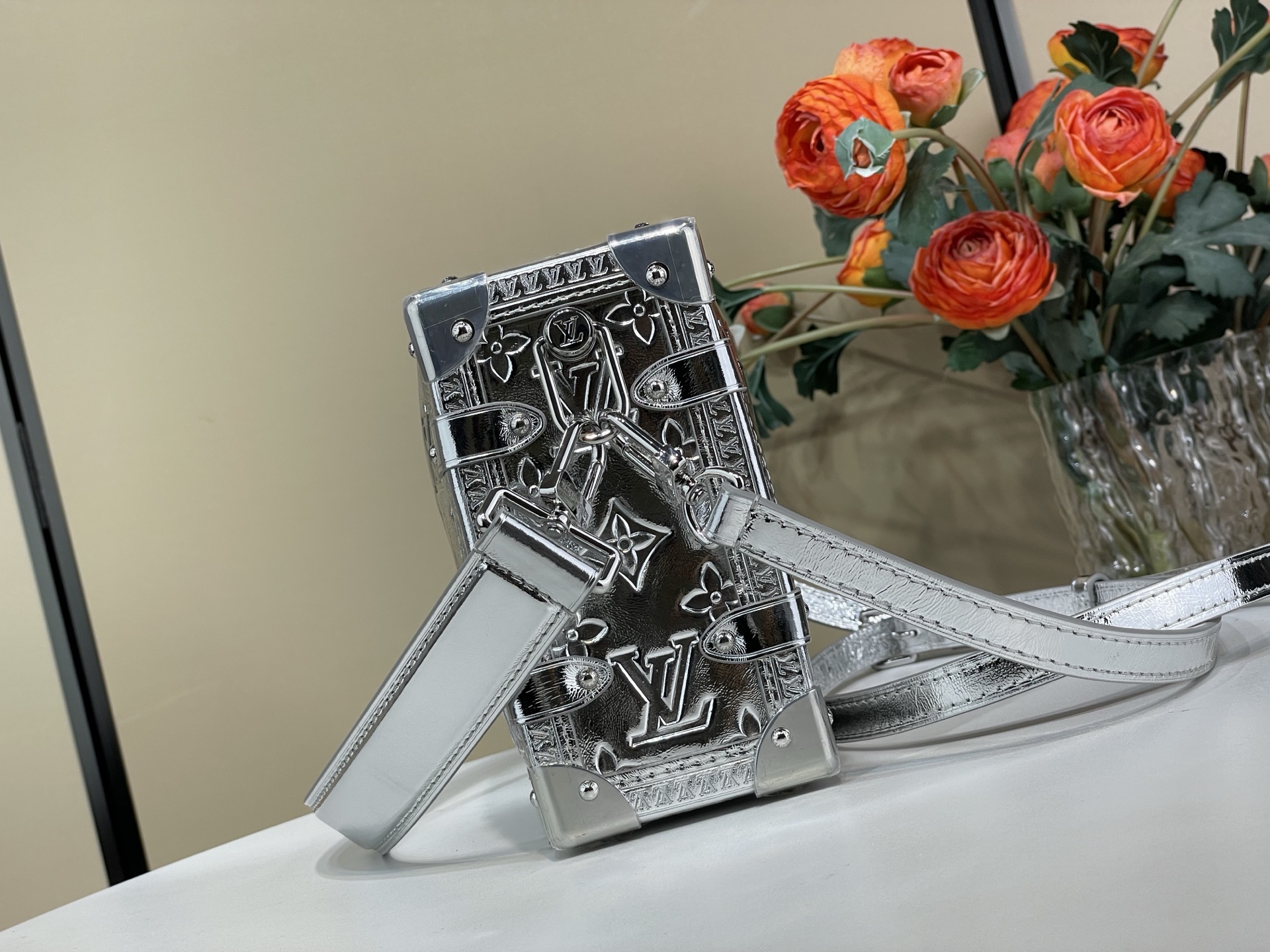 Louis Vuitton Basic Bag Silver M-l-s