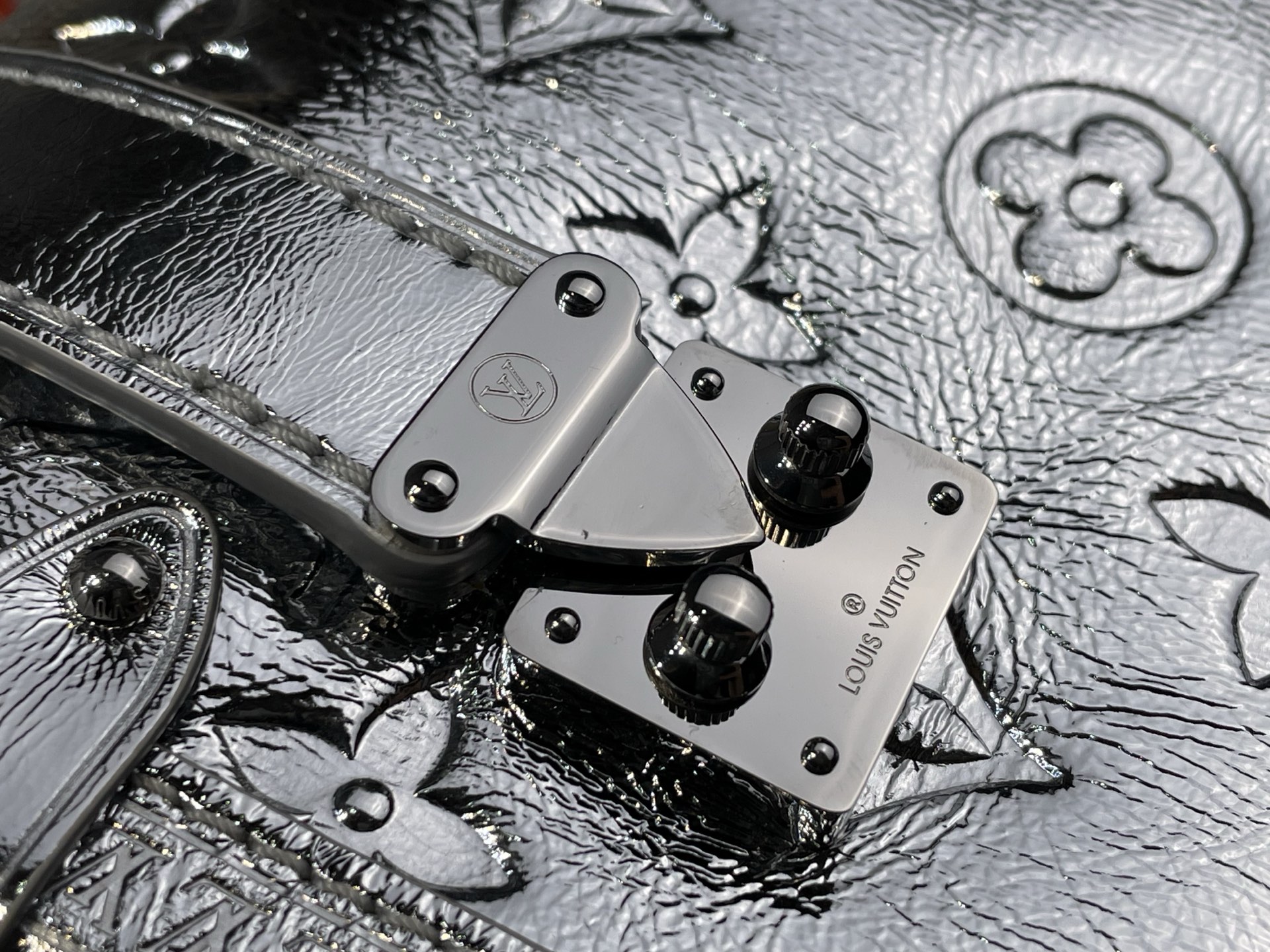 Louis Vuitton Basic Bag Silver M-l-s