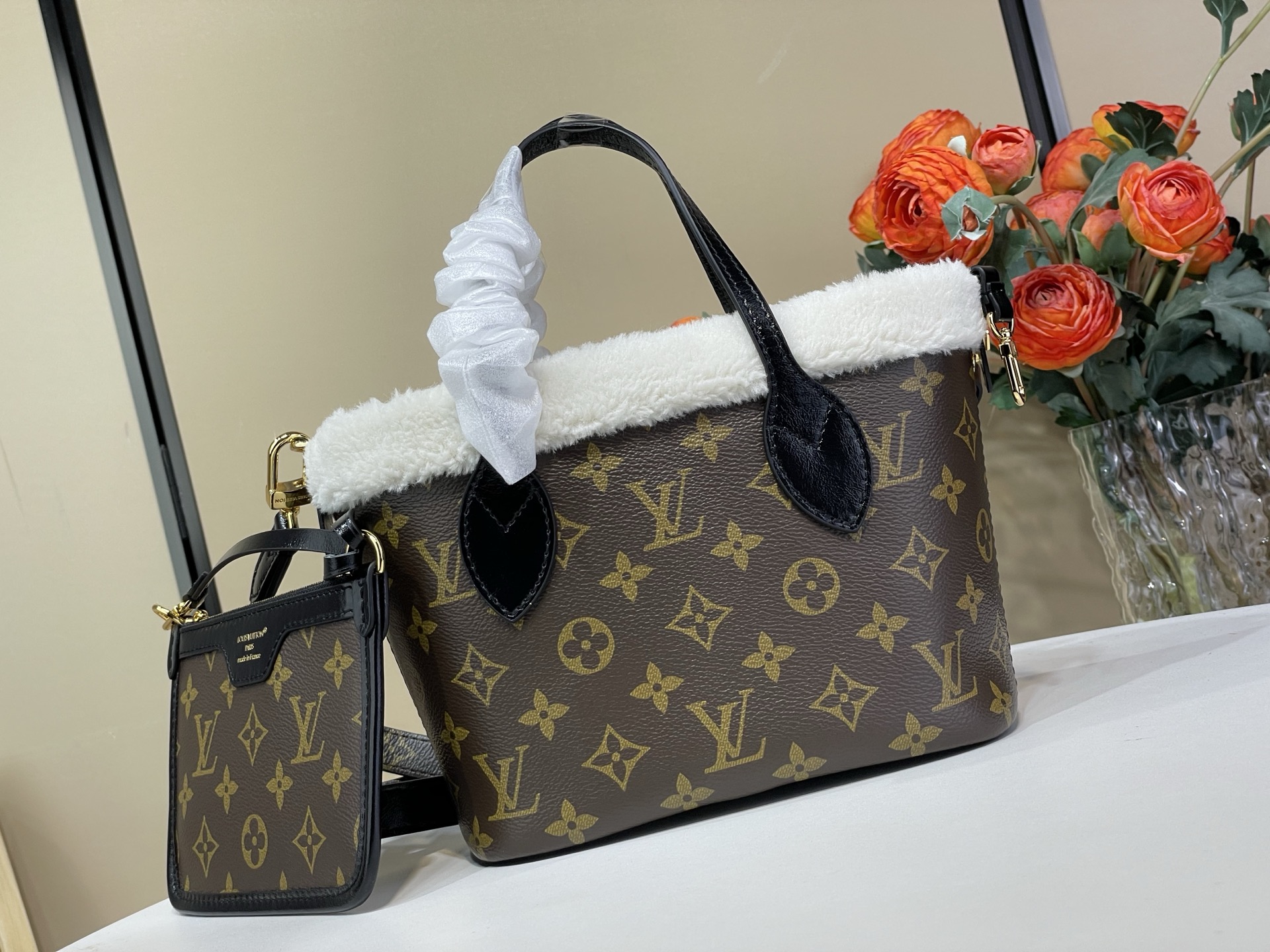 Louis Vuitton Basic Bag Canvas M-l-s