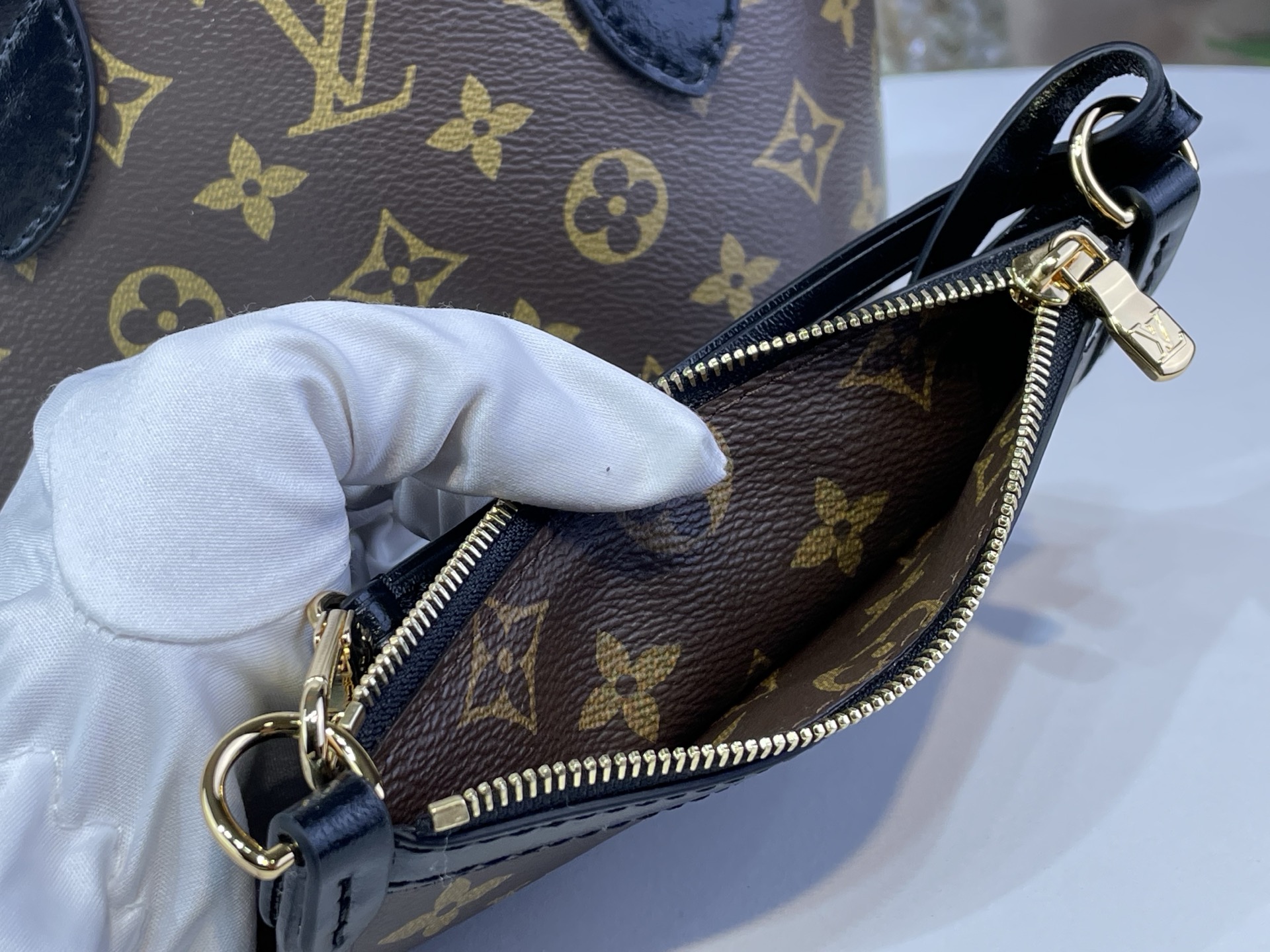 Louis Vuitton Basic Bag Canvas M-l-s