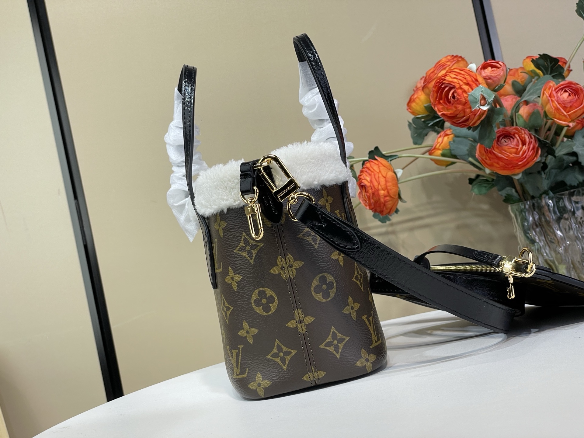 Louis Vuitton Basic Bag Canvas M-l-s