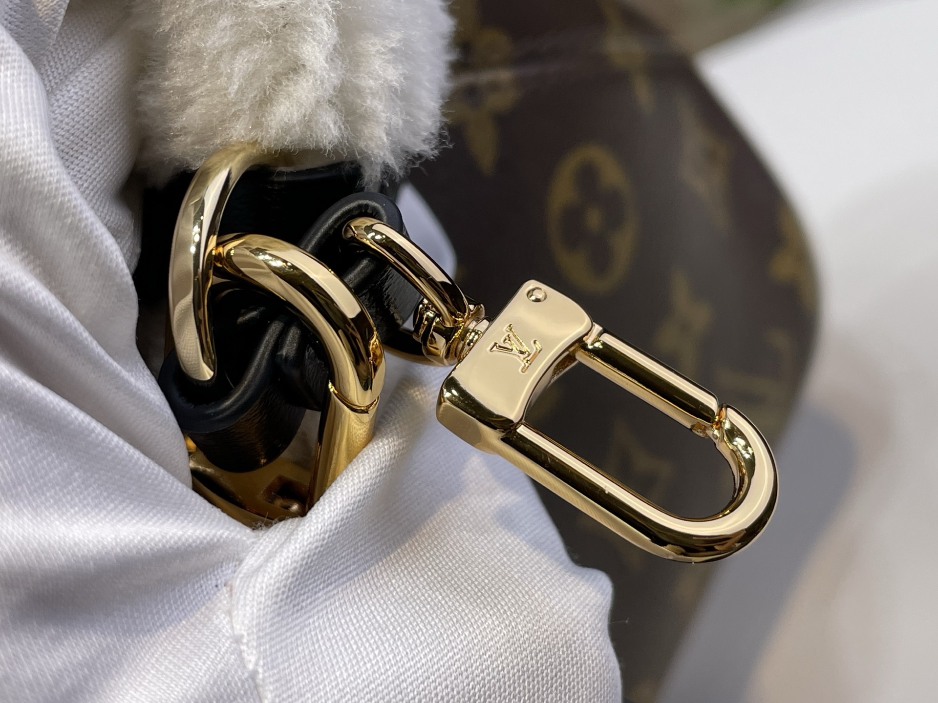 Louis Vuitton Basic Bag Canvas M-l-s