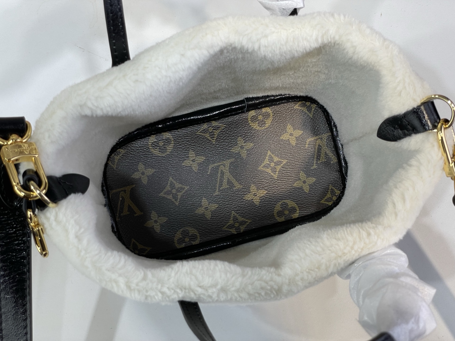 Louis Vuitton Basic Bag Canvas M-l-s