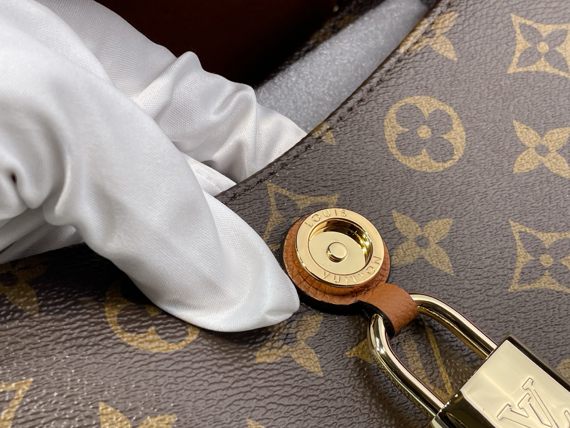 Louis Vuitton Basic Bag Canvas Black M-l-s