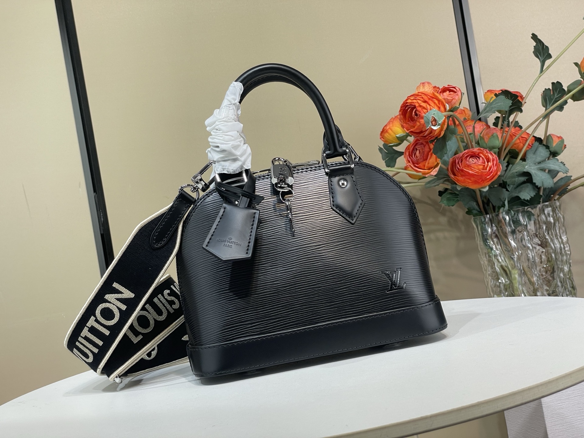 Louis Vuitton Tote Bag Black M-l-s