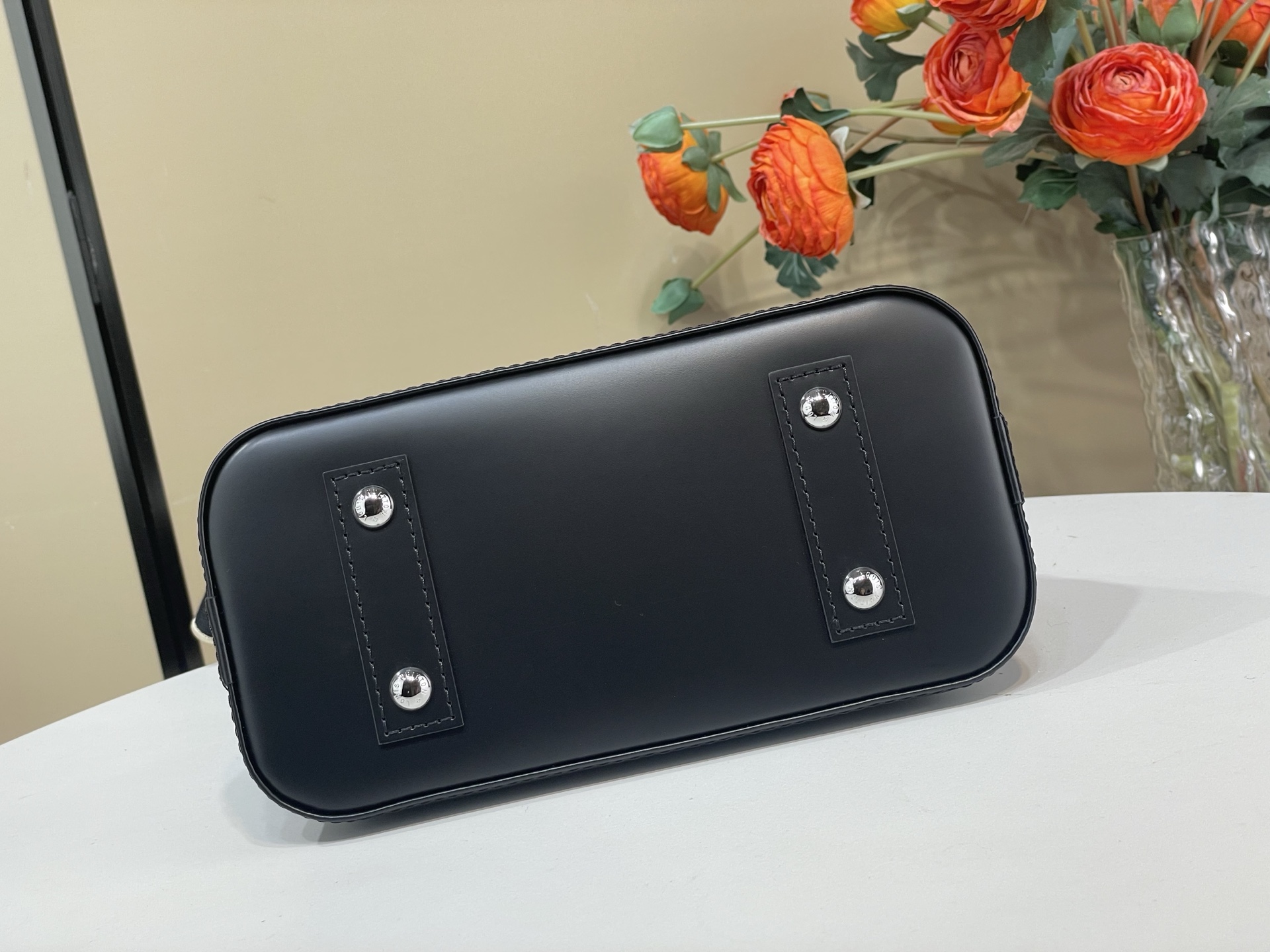 Louis Vuitton Tote Bag Black M-l-s