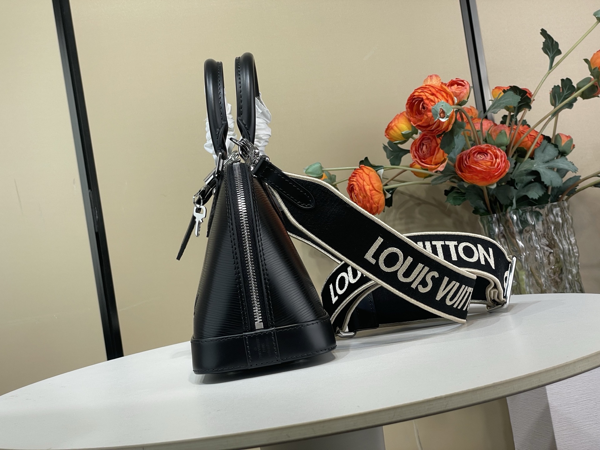 Louis Vuitton Tote Bag Black M-l-s