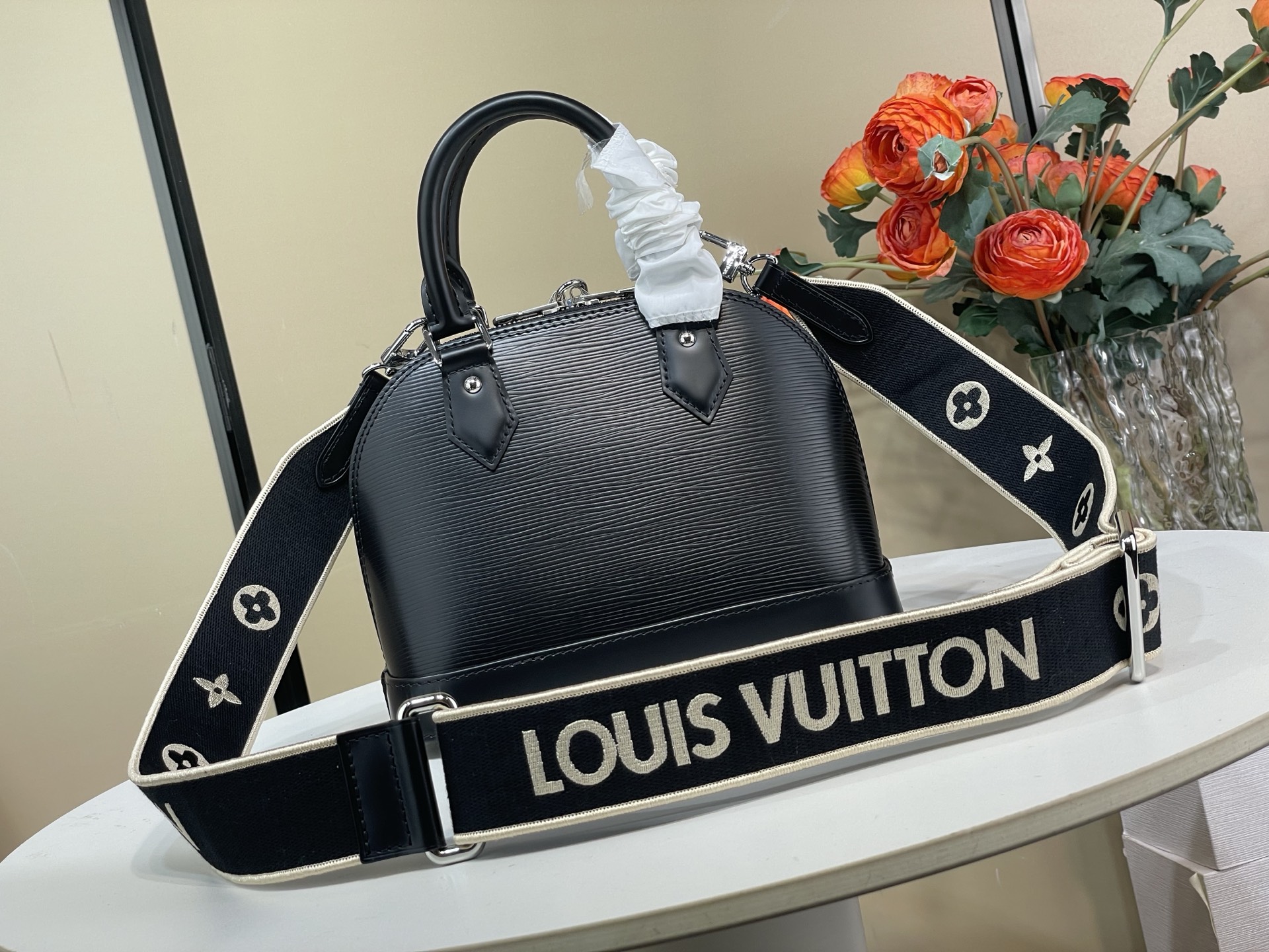 Louis Vuitton Tote Bag Black M-l-s