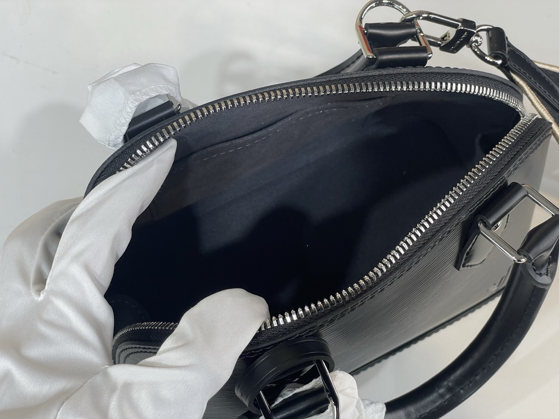 Louis Vuitton Tote Bag Black M-l-s