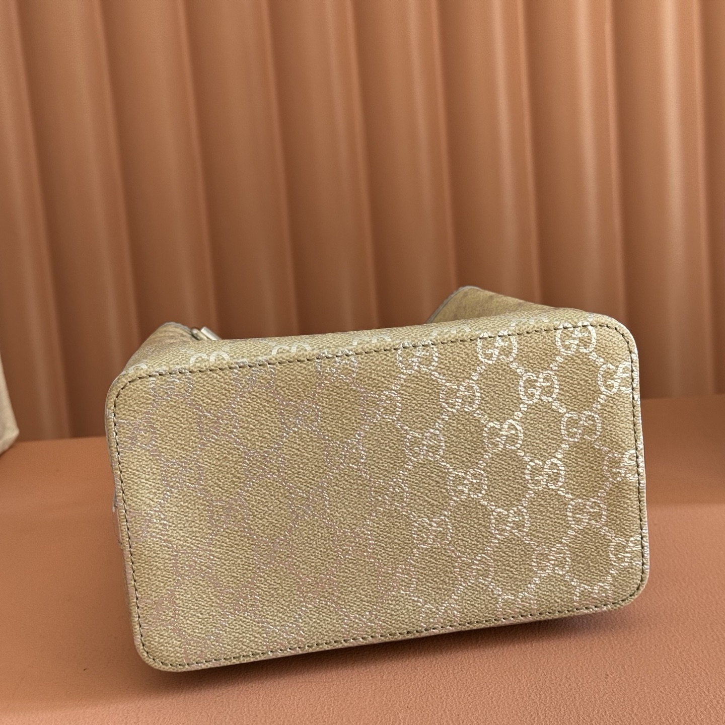 Gucci Basic Bag Beige M-l