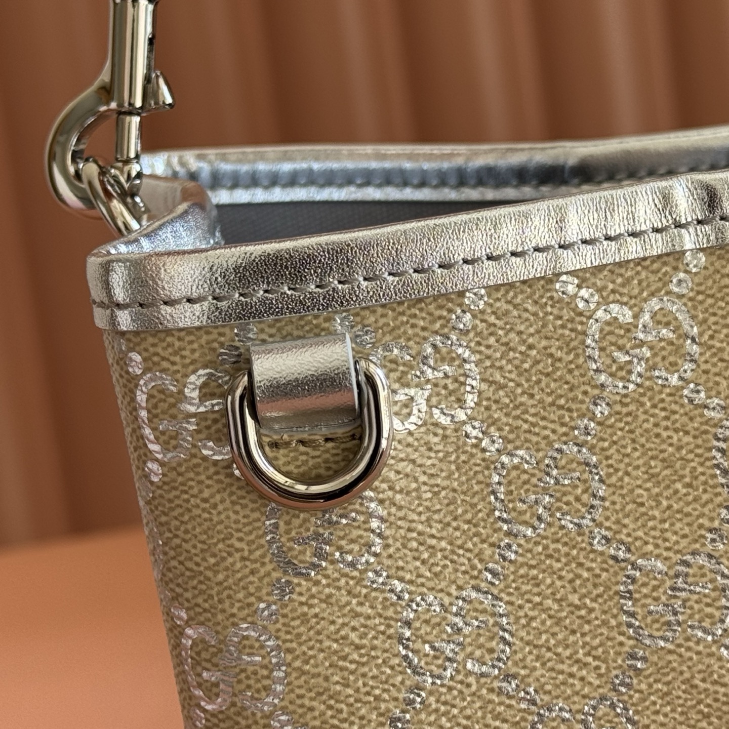 Gucci Basic Bag Beige M-l