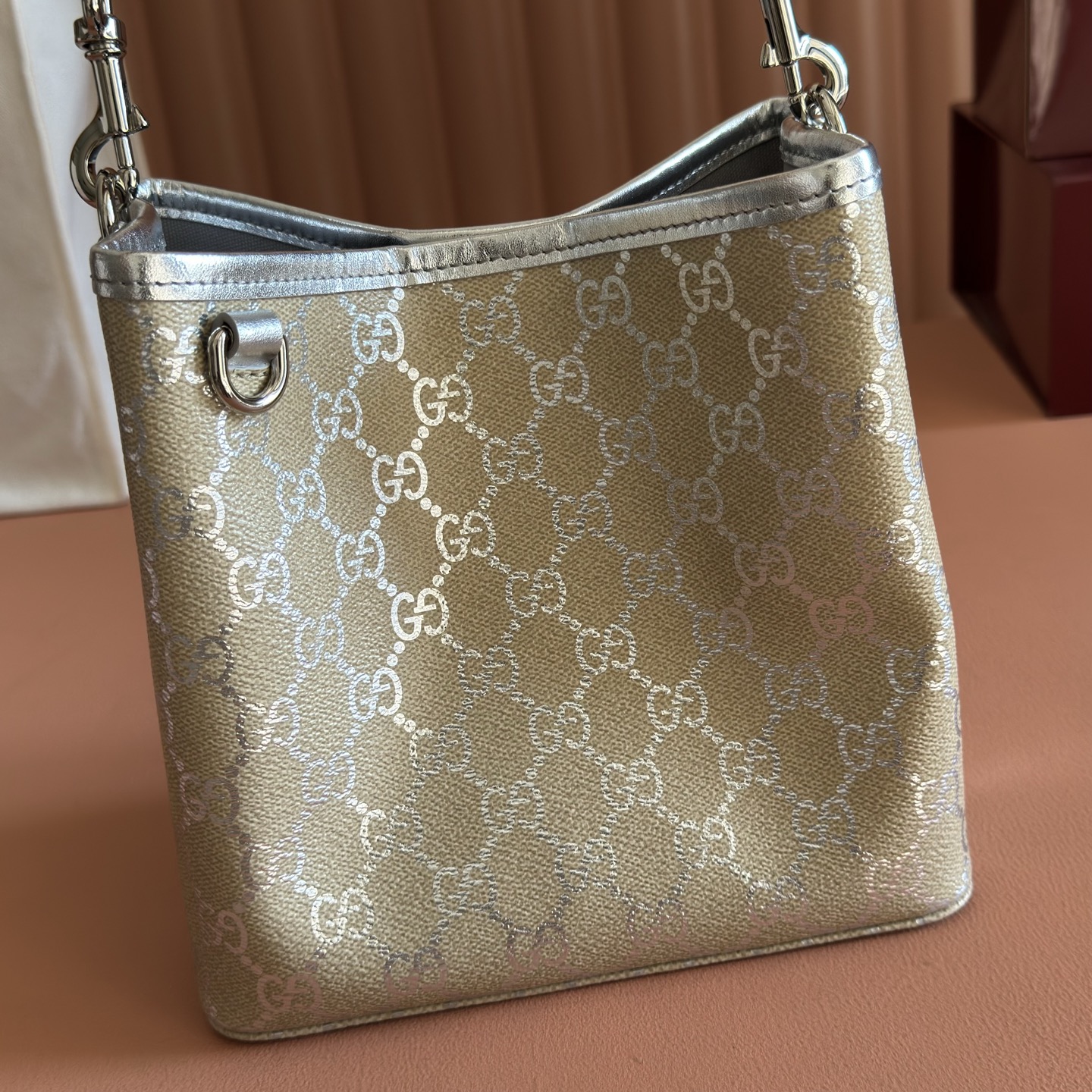 Gucci Basic Bag Beige M-l