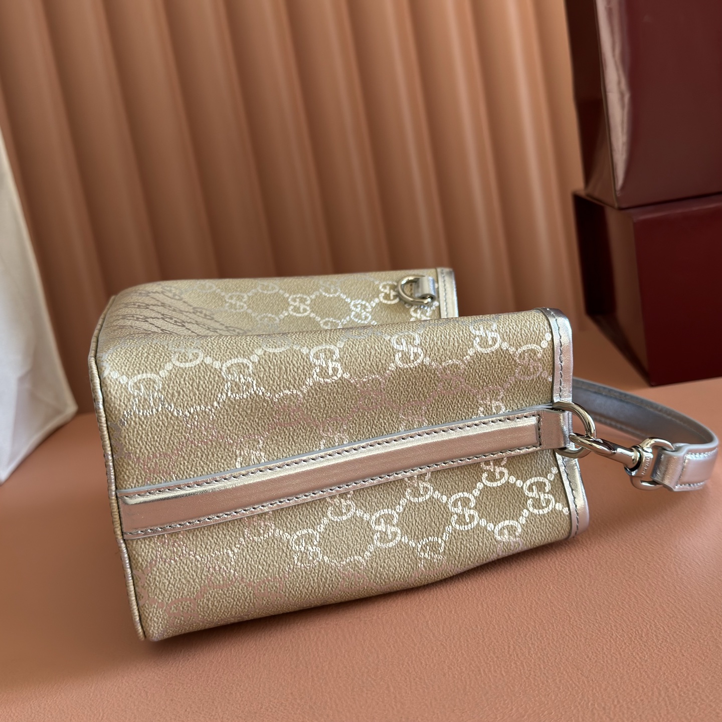 Gucci Basic Bag Beige M-l