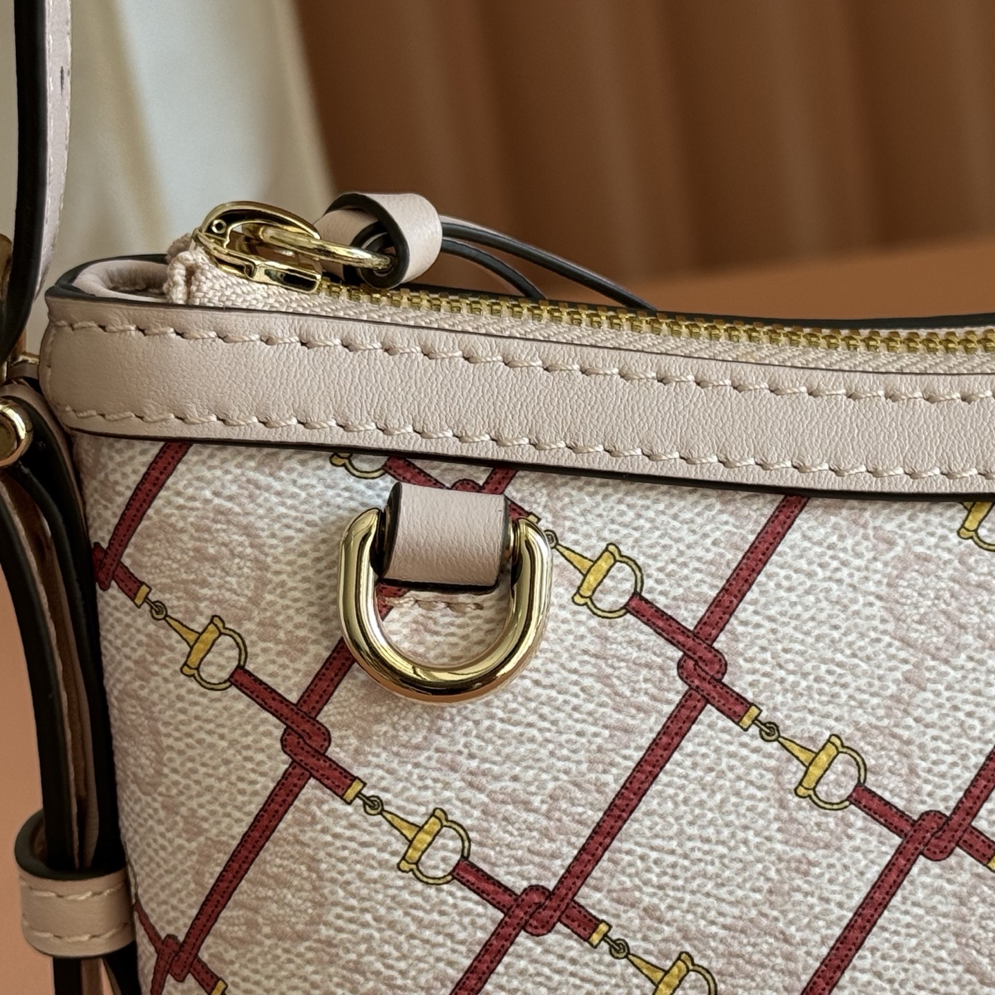 Gucci Shoulder Bag Gold M-l-s