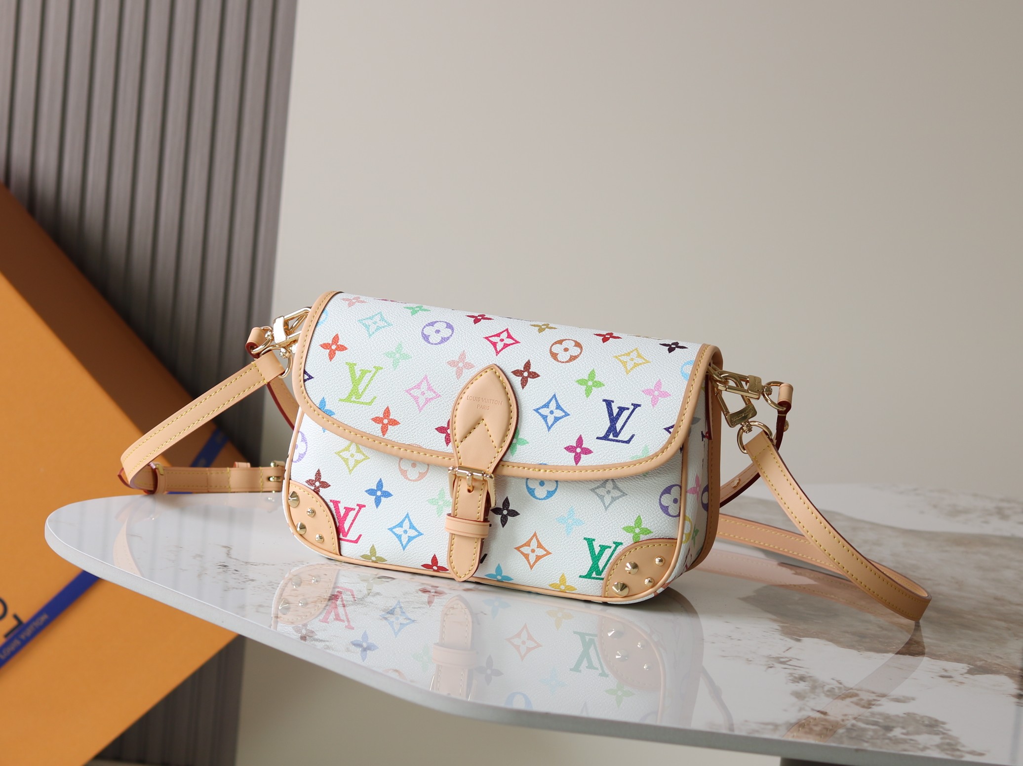 Louis Vuitton Basic Bag Canvas M