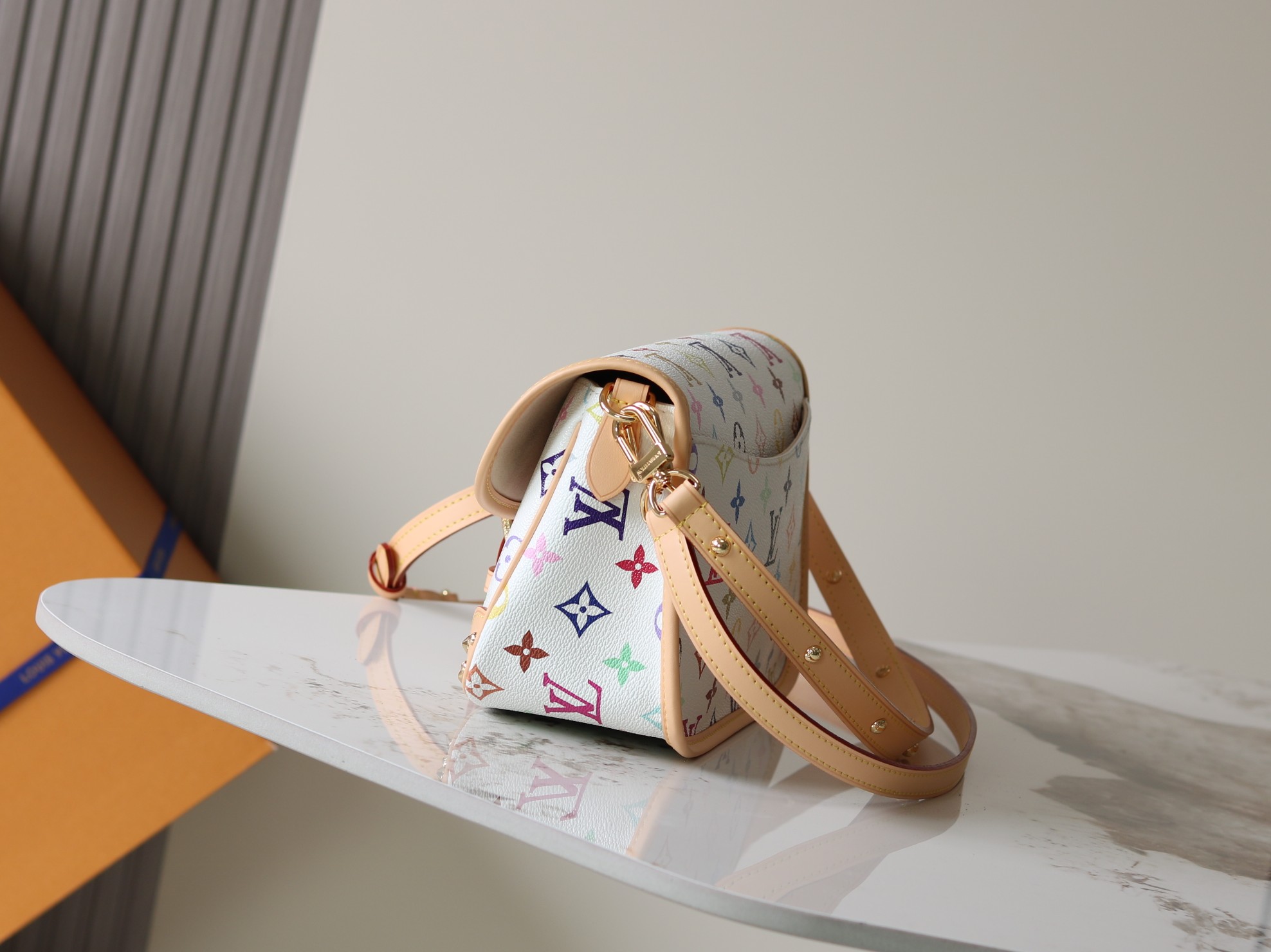 Louis Vuitton Basic Bag Canvas M