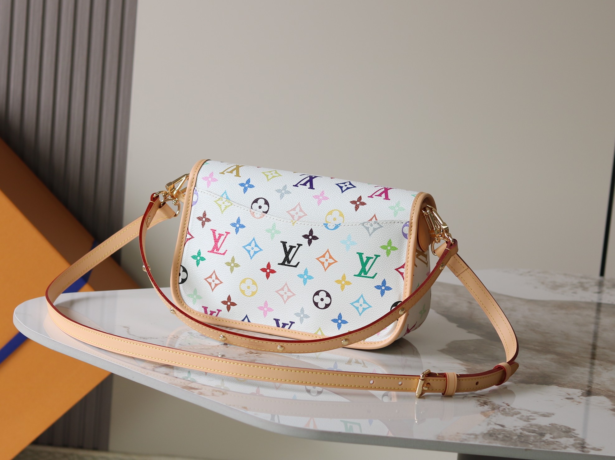 Louis Vuitton Basic Bag Canvas M
