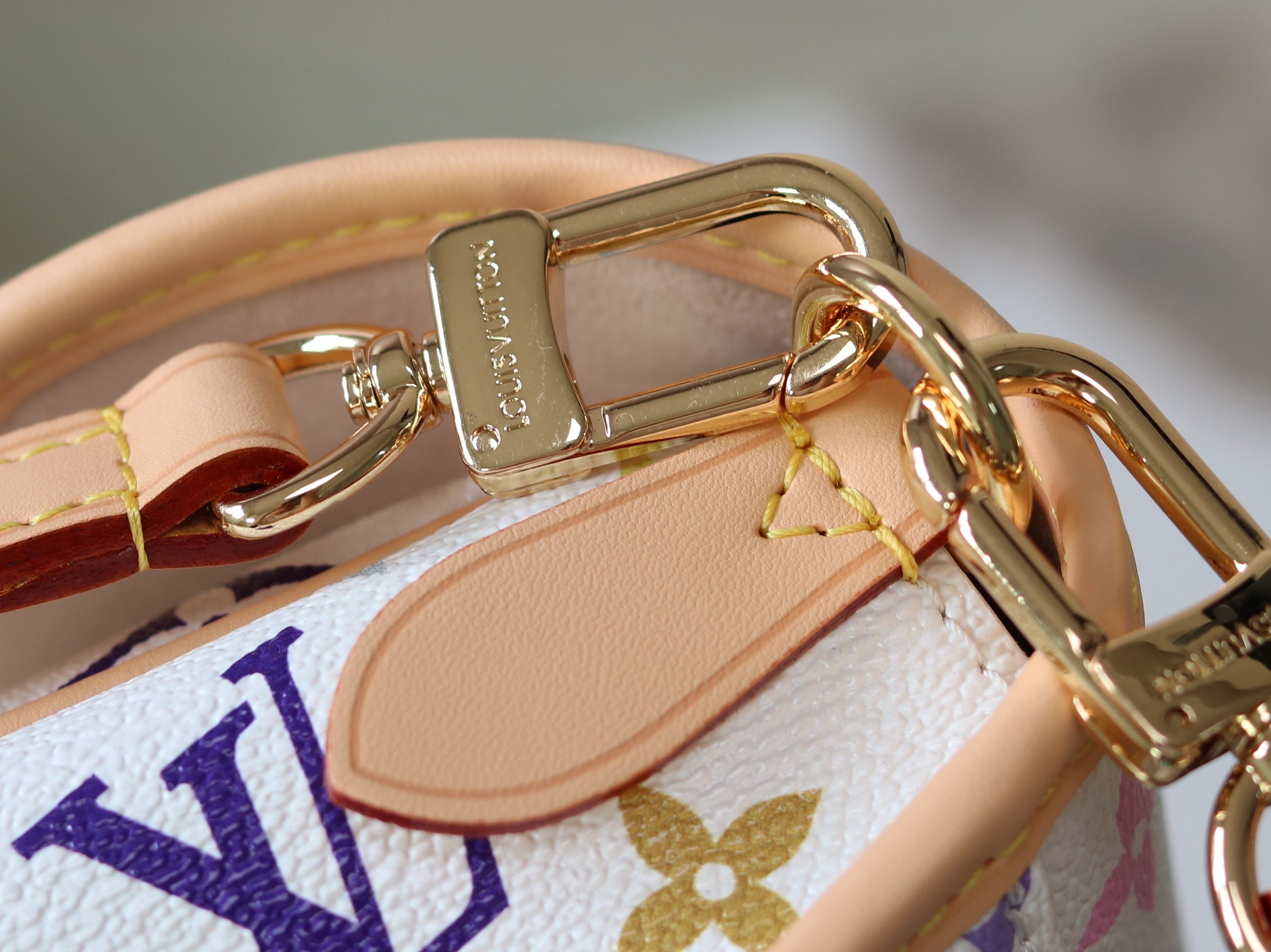 Louis Vuitton Basic Bag Canvas M