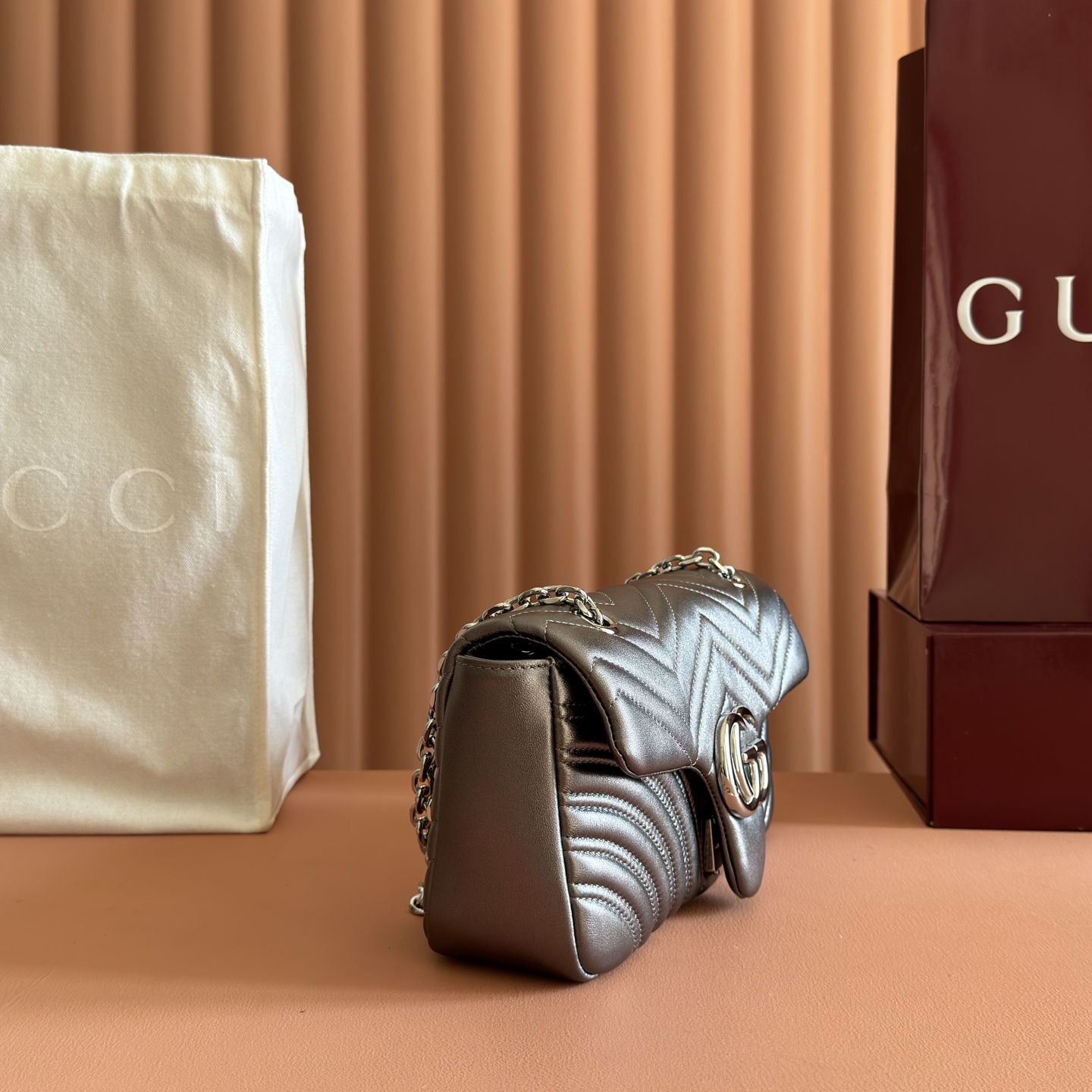 Gucci Basic Bag Sheepskin Silver M-l-s