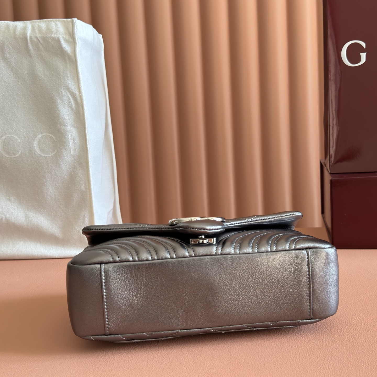 Gucci Basic Bag Sheepskin Silver M-l-s