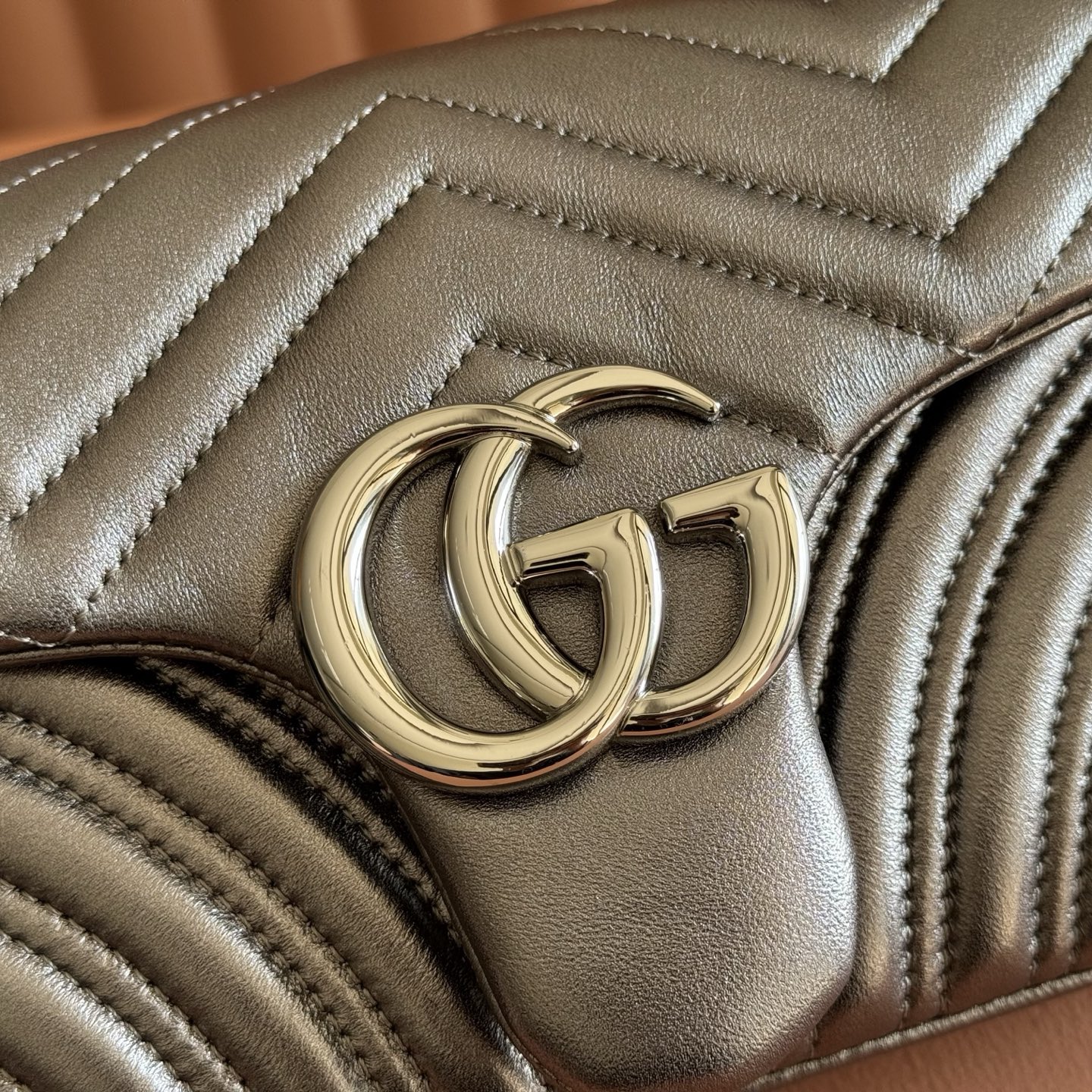 Gucci Basic Bag Sheepskin Silver M-l-s