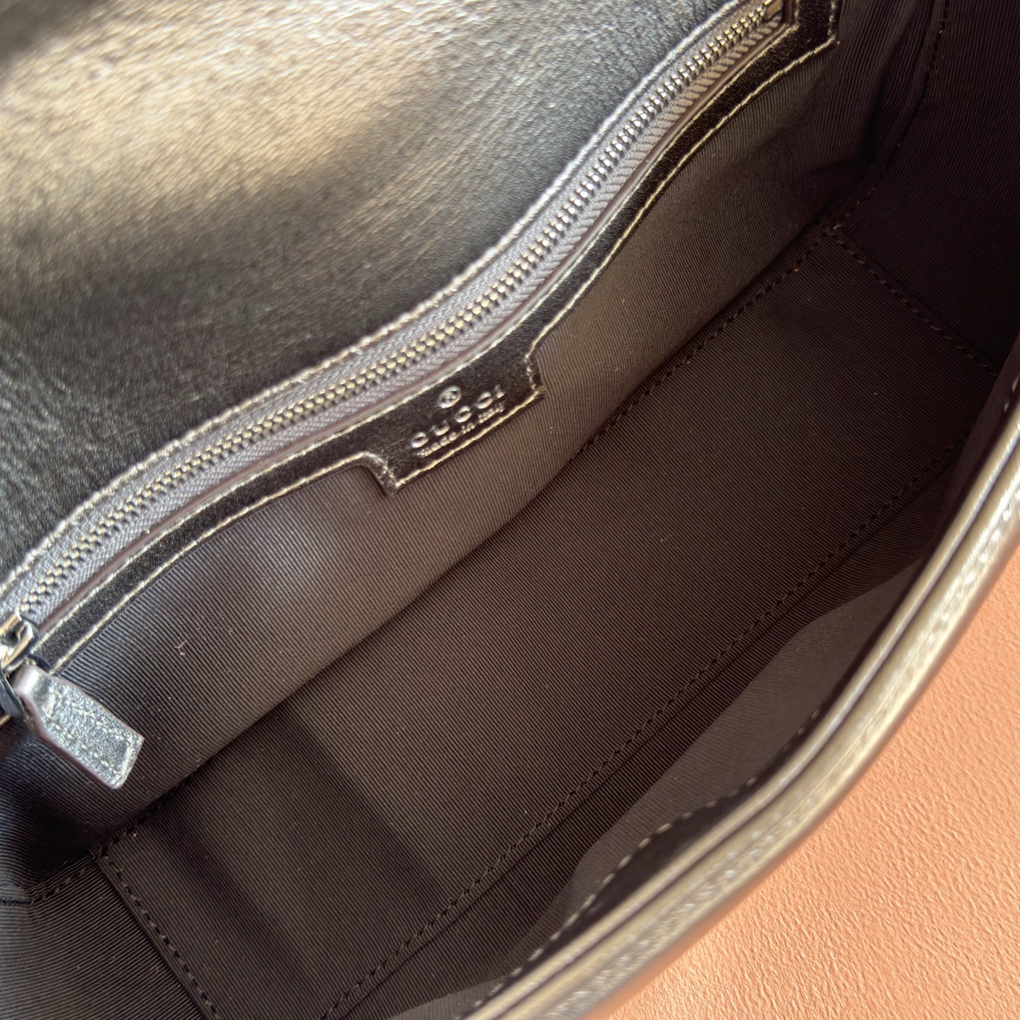 Gucci Basic Bag Sheepskin Silver M-l-s