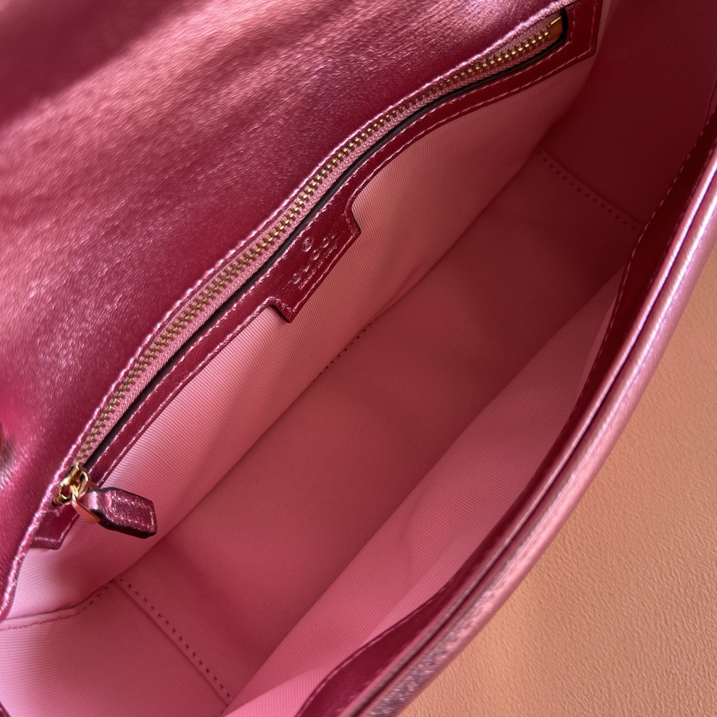 Gucci Basic Bag Sheepskin Silver M-l-s