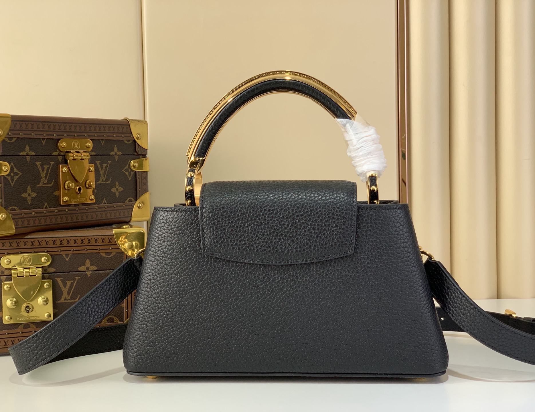 Louis Vuitton Basic Bag Black M-l-s