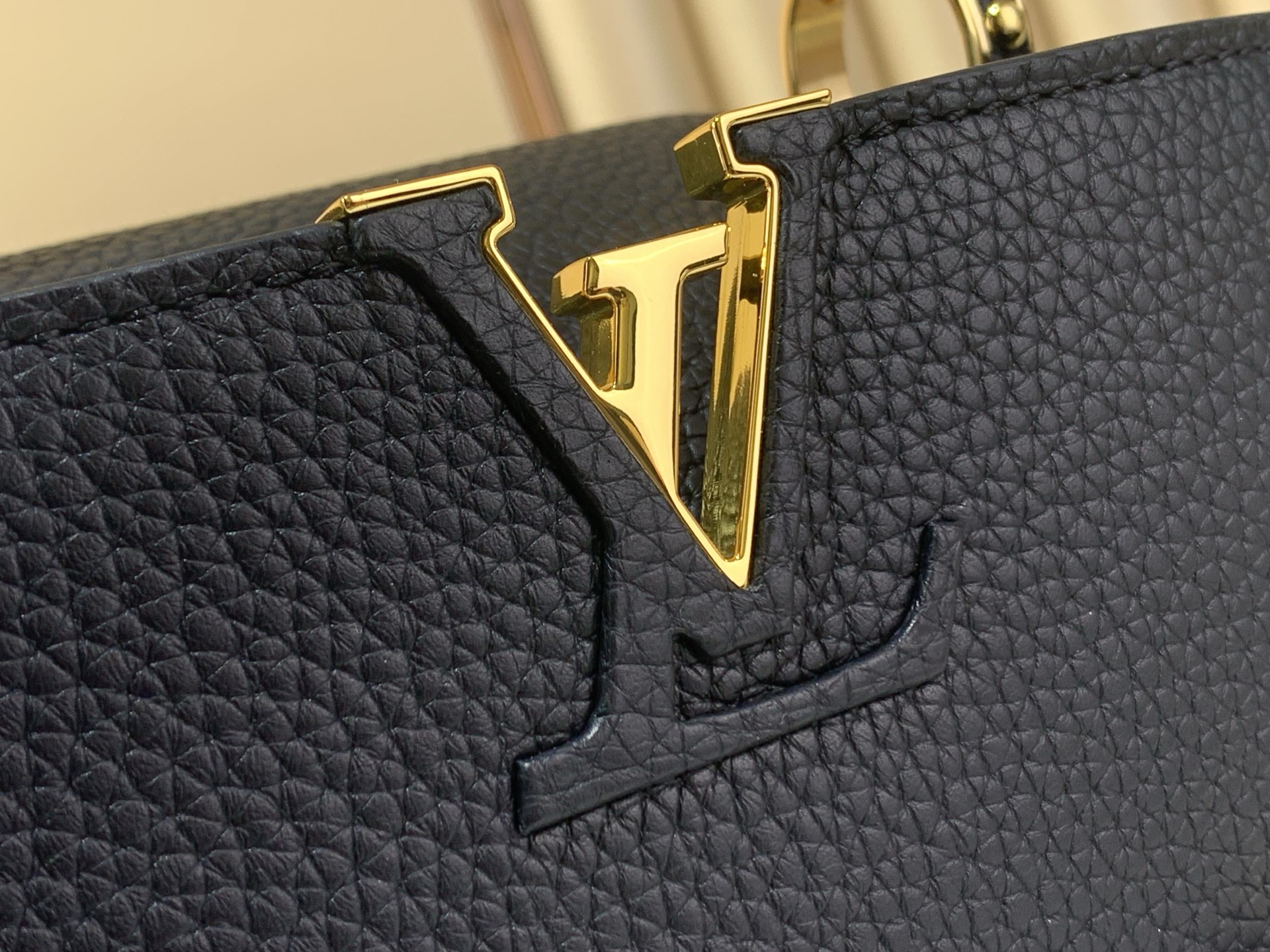 Louis Vuitton Basic Bag Black M-l-s